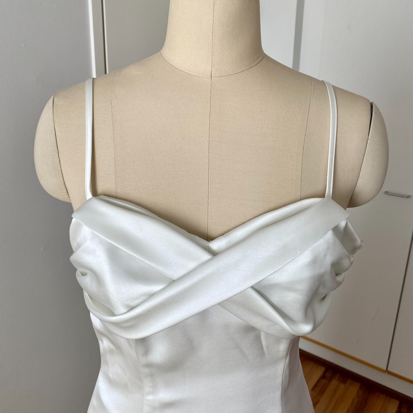 Vera MONT Vintage Wedding Dress Minimalist Spaghetti Straps Floor Length Bridal