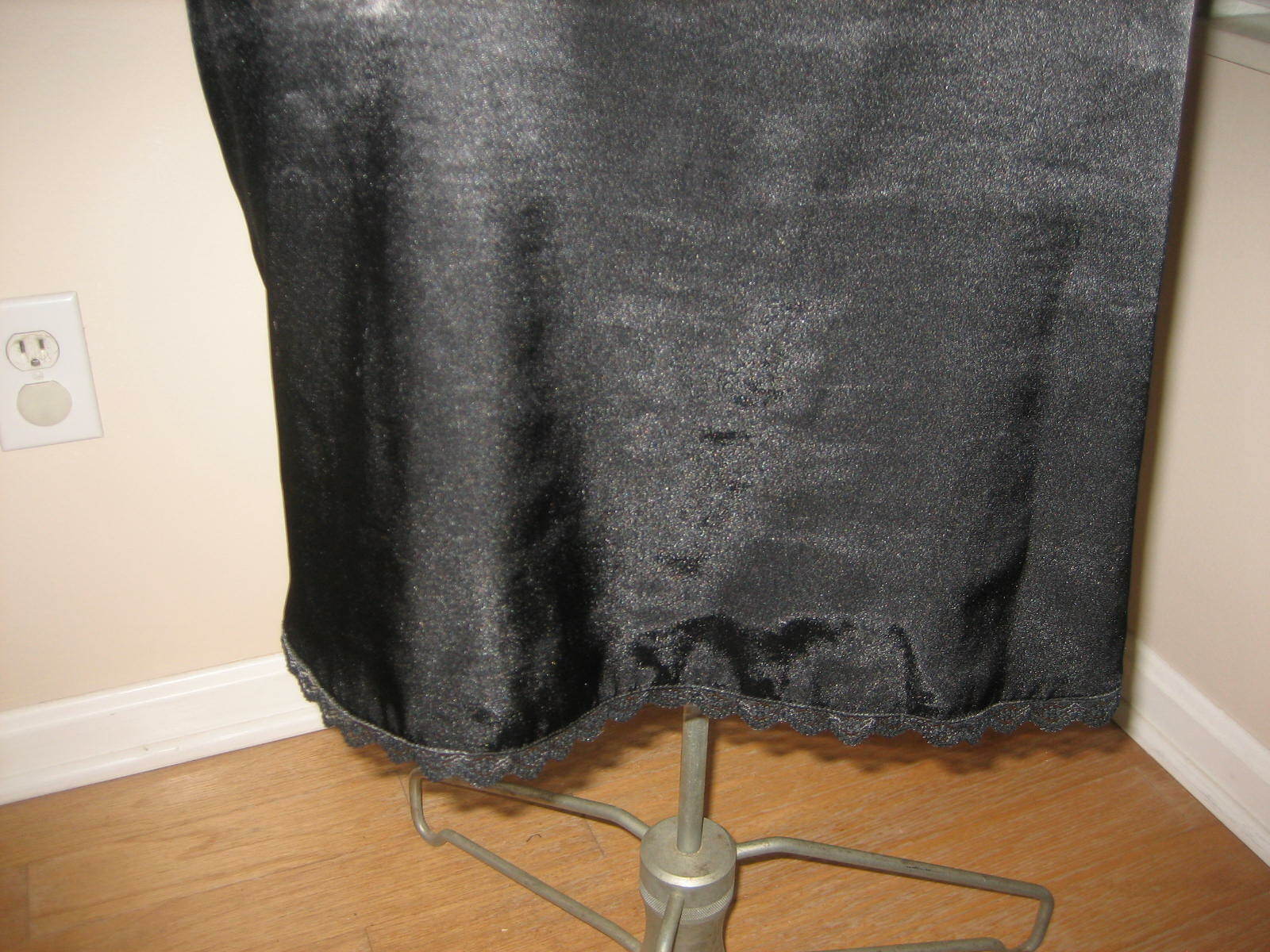 INTIMATE PLEASURES Polyester Black Short Sleeve Night Gown – Size 14 / 16