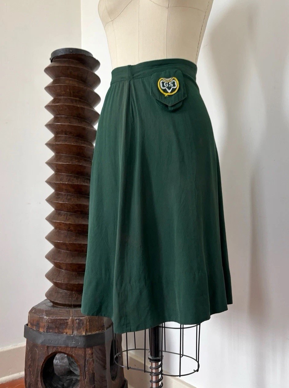 1940s Sunfaded Rayon Gaberdine A-Line Skirt Embroidered Girl Scouts Patch 23/24”