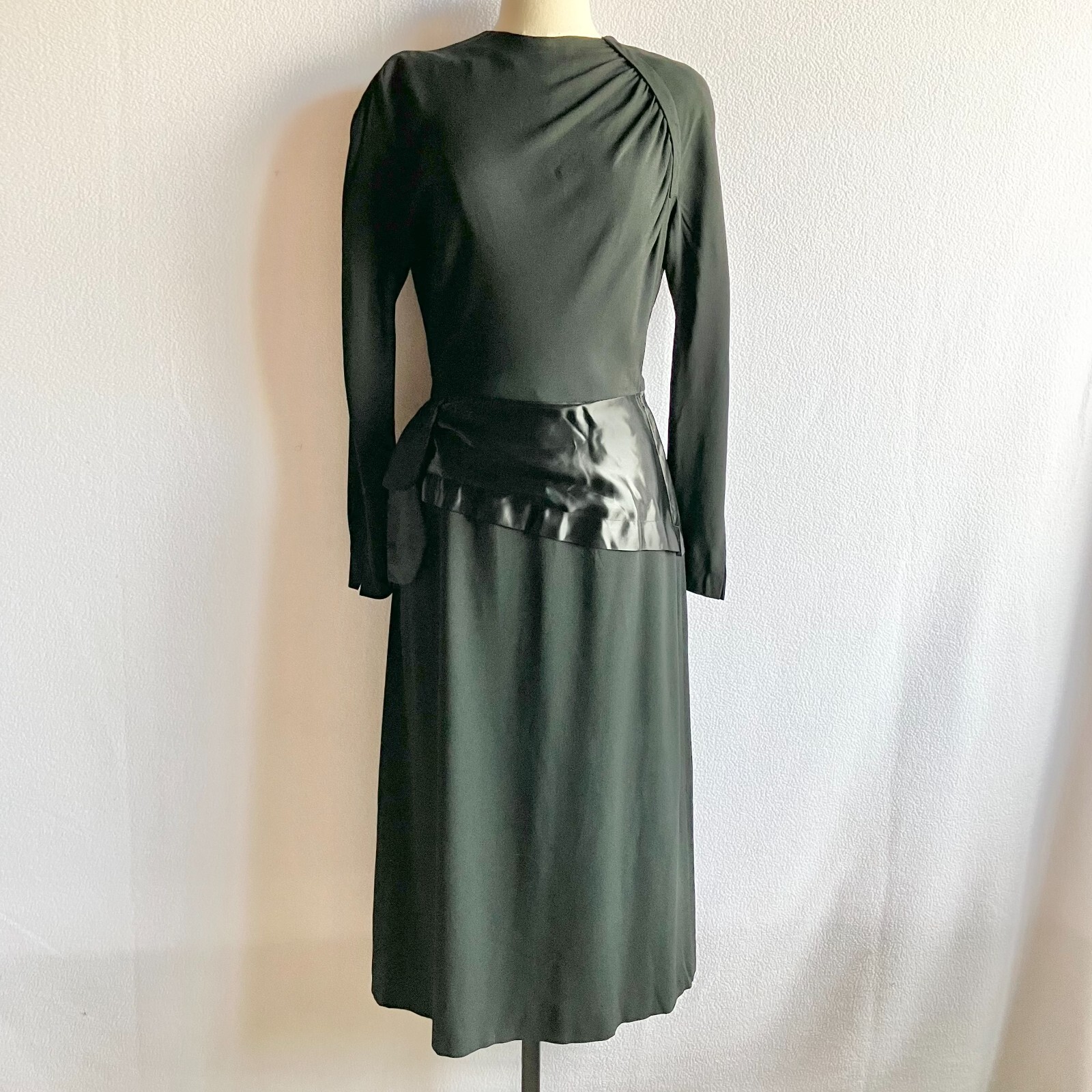 Vintage 1940s Carlye Black Crepe & Satin Hip Interest Wiggle Dress with Pocket
