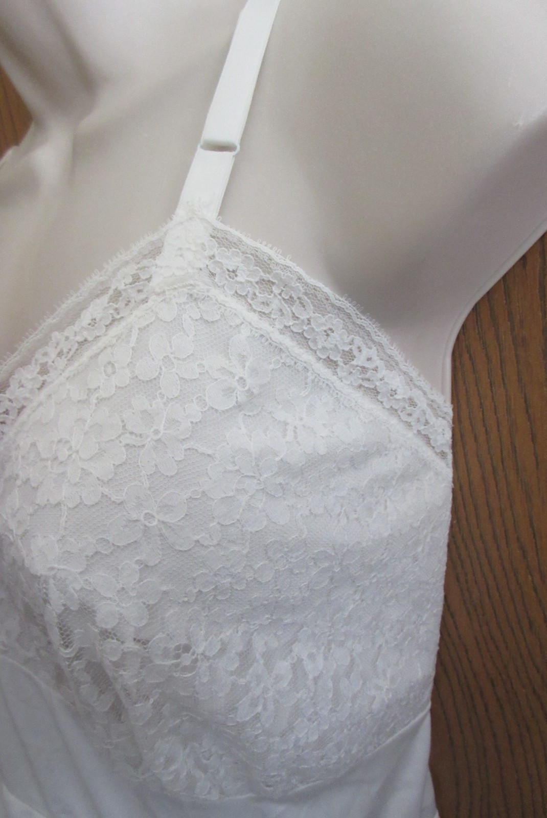 PENNEY’S ADONNA WHITE satiny nylon modesty panel LACY full slip sz 42 USA