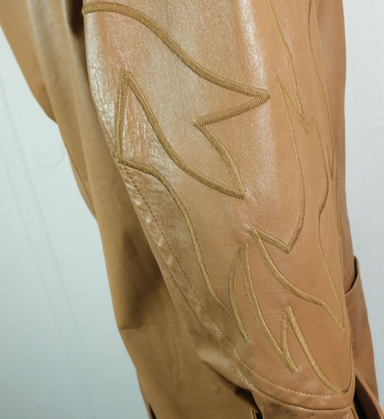 80s vintage LEATHER JACKET sz 36 caramel leather chiwitt embroidered sleeves