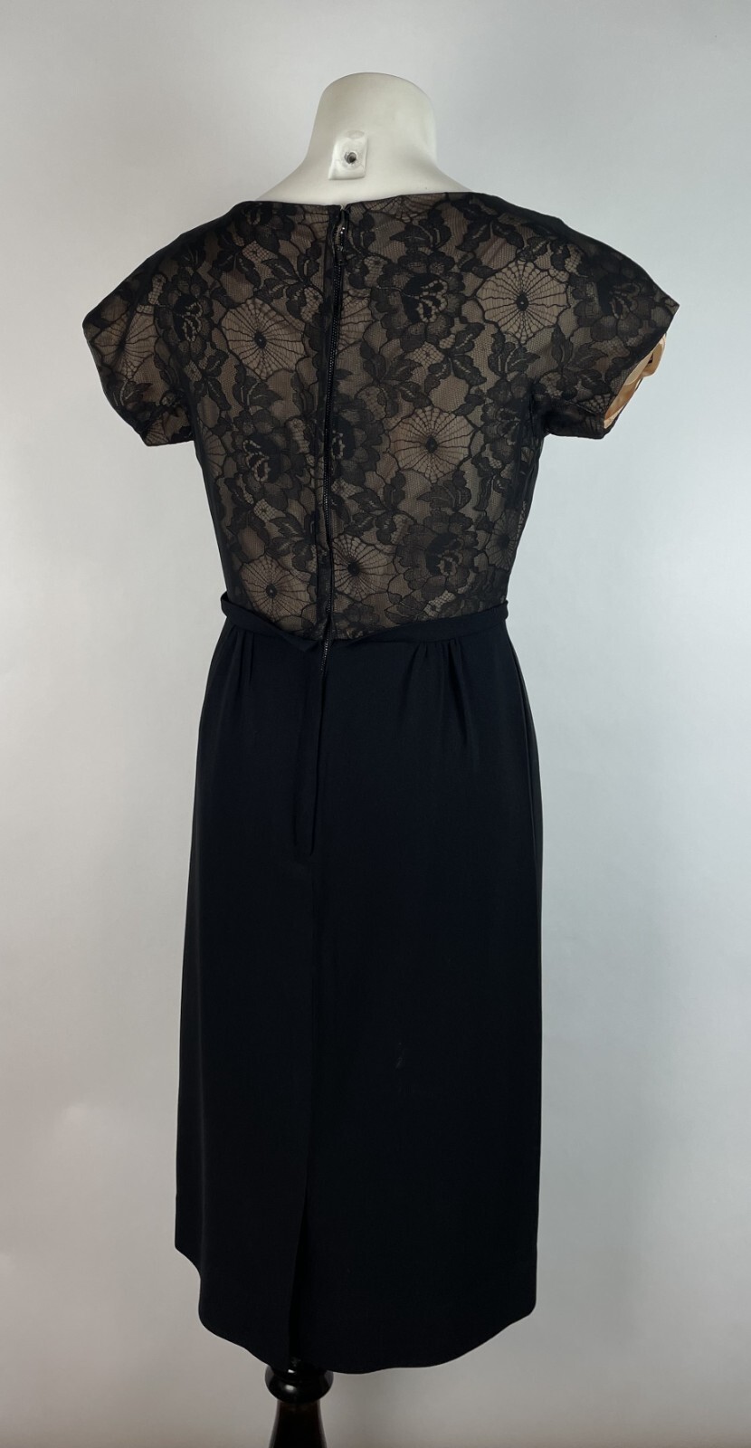 1950’s VTG. BLACK LACE Elaine Terry CREPE short sleeve dress 32″ Bust
