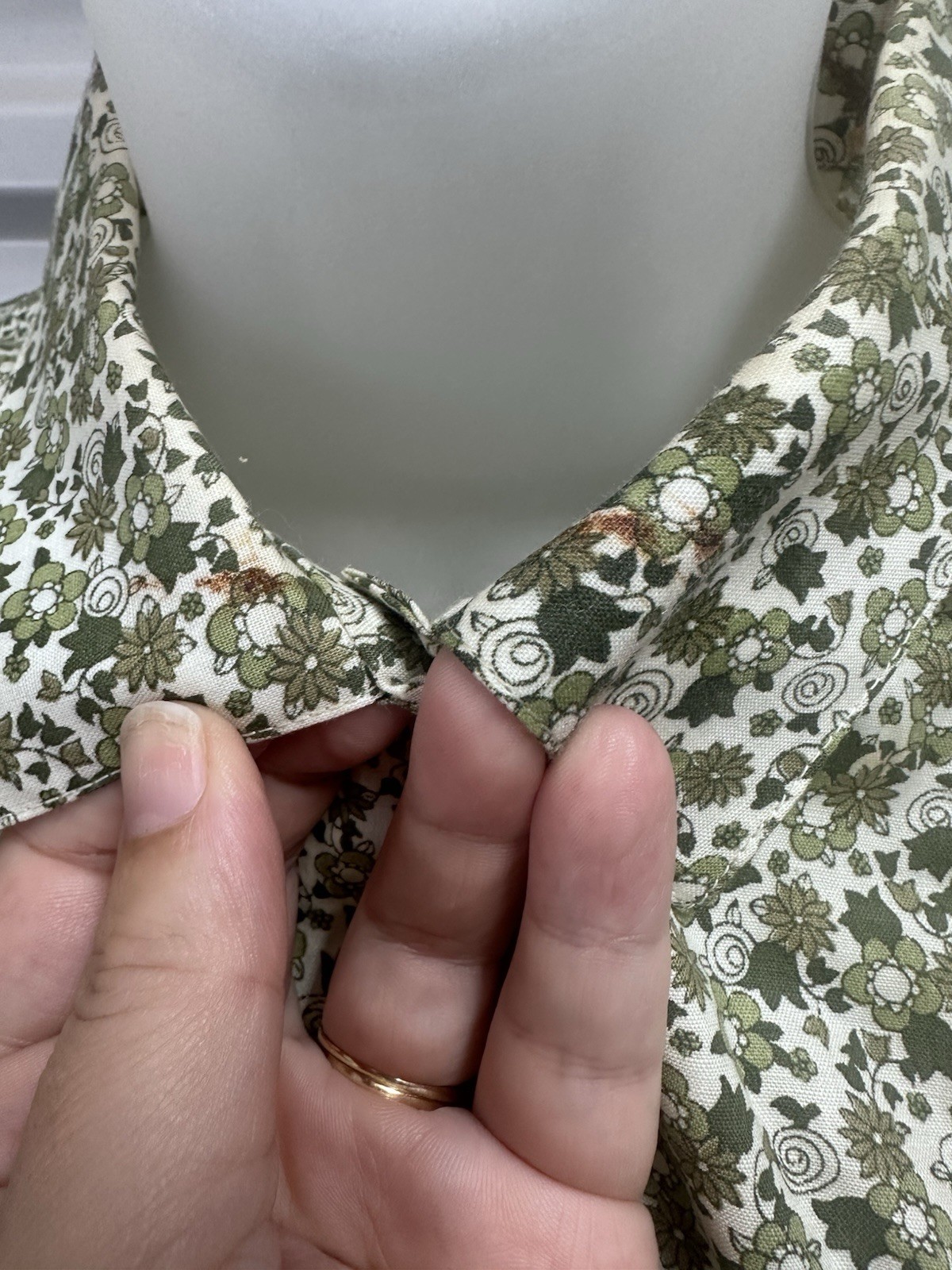 1960s Loop Collar Cotton Floral Green White Blouse Cuff Sleeve M/L Flawed