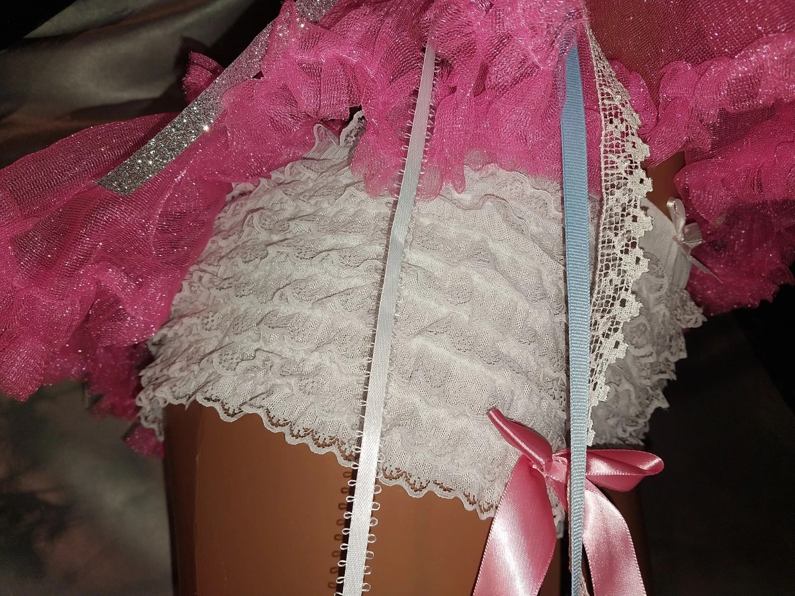 vtg SILKY SHINY NYLON RUFFLES CHIFFON PINK LAYERS LACE BRA TOP SISSY PANTIES SET
