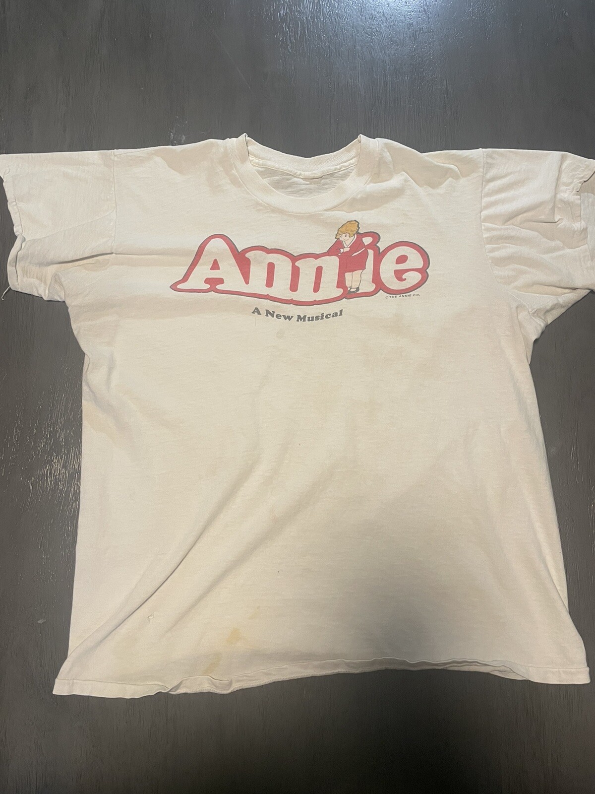 Vintage – Annie – A New Musical – 1976 – T-Shirt – Thrashed