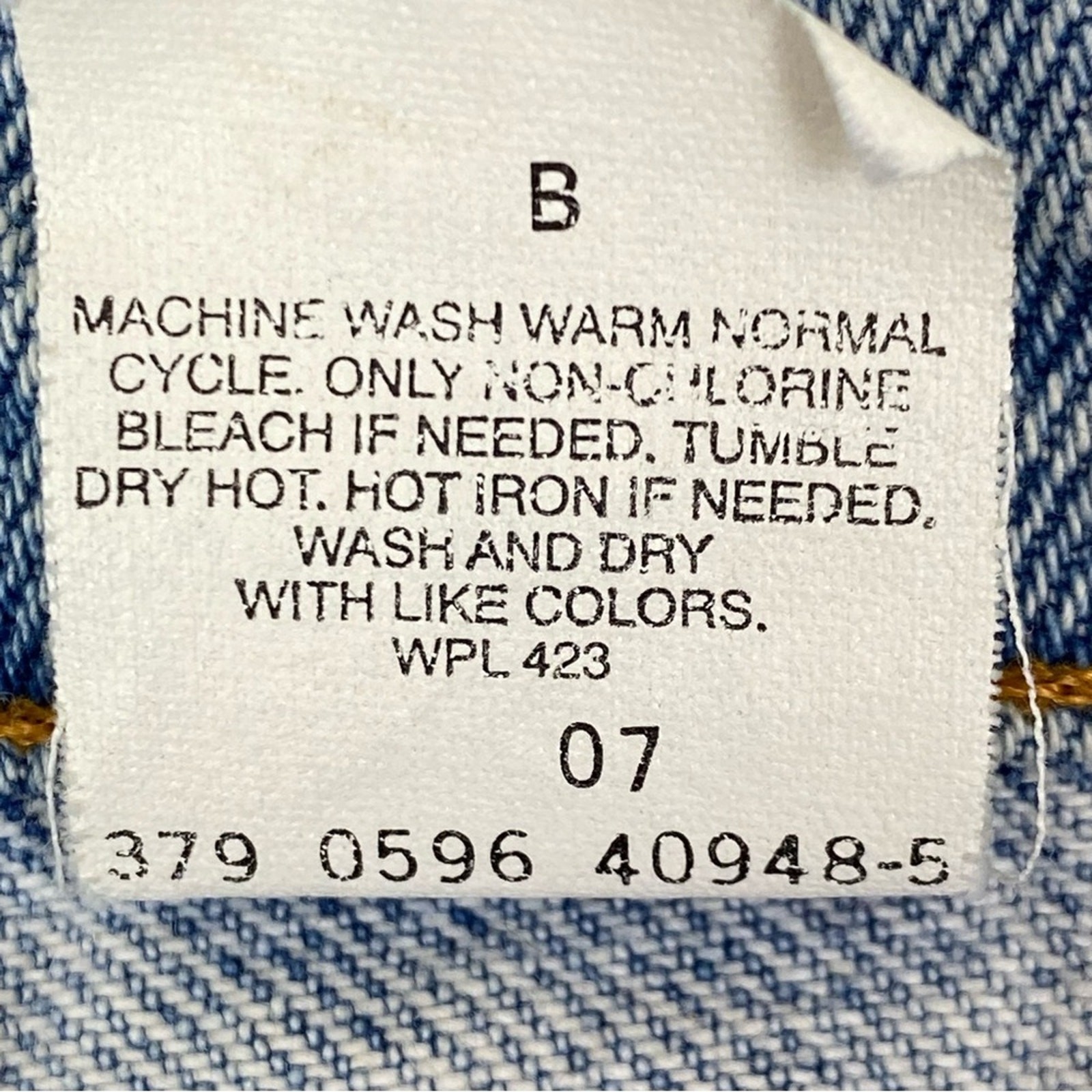 Vintage Levi’s 551 1990’s Relaxed Fit Tapered Leg Light Wash Jeans 10 Petite