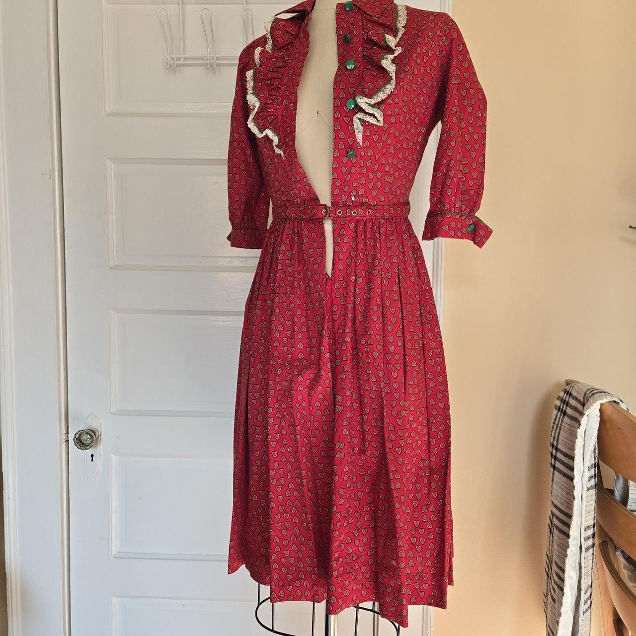 Sears Kerrybrooke 1950s strawberry dress, fit and flare, ruffled collar,…