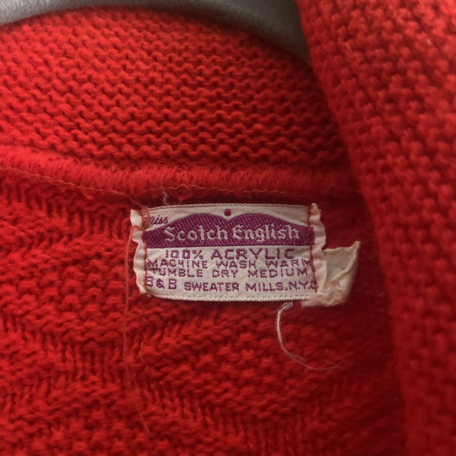 Vintage Womens Scotch English Red Knit Sweater 100% Acrylic Size Medium