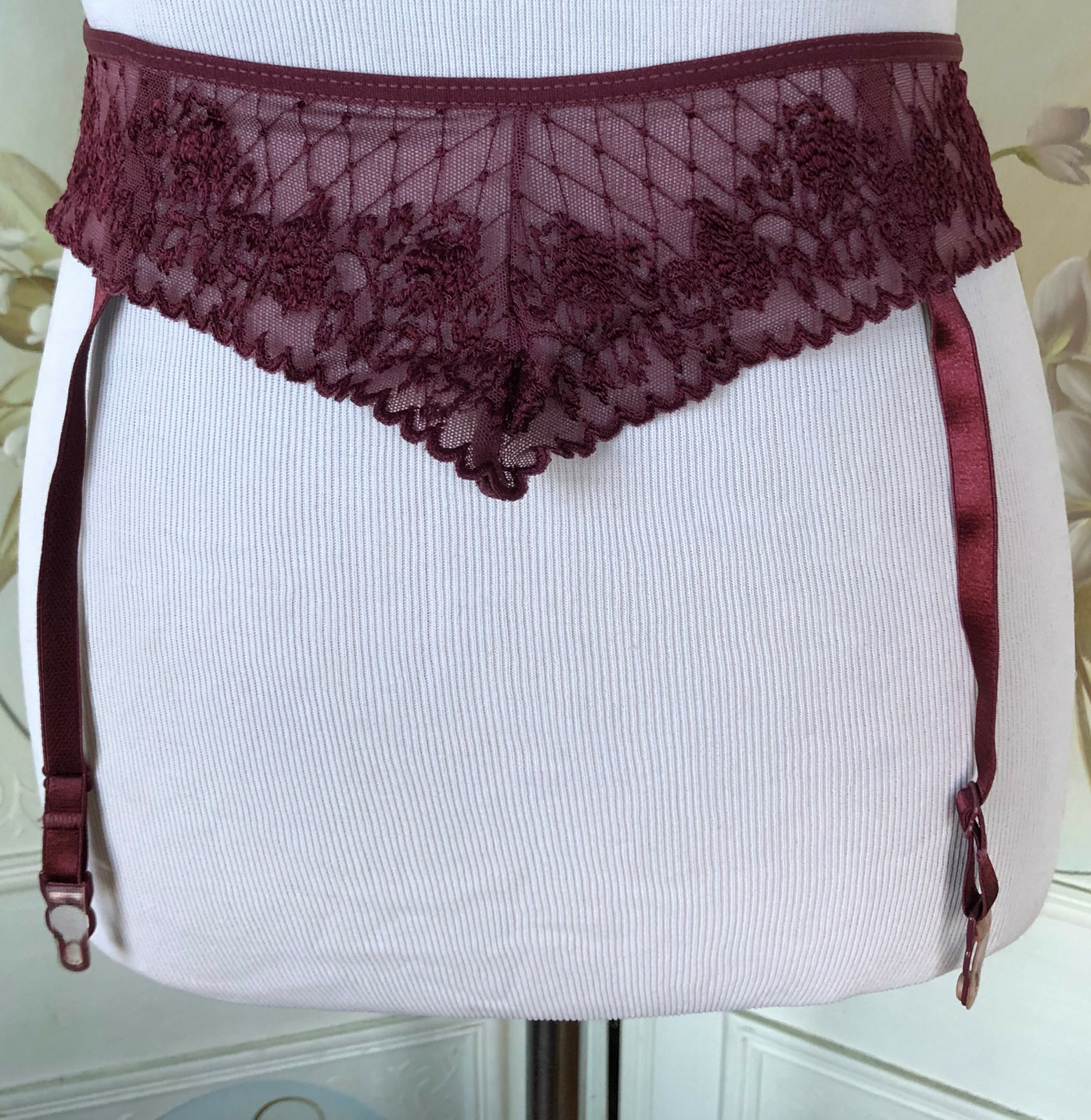 VTG NOS VICTORIA’S SECRET NWT GARTER BELT MAGENTA RED PINK LACE MESH FLORAL S
