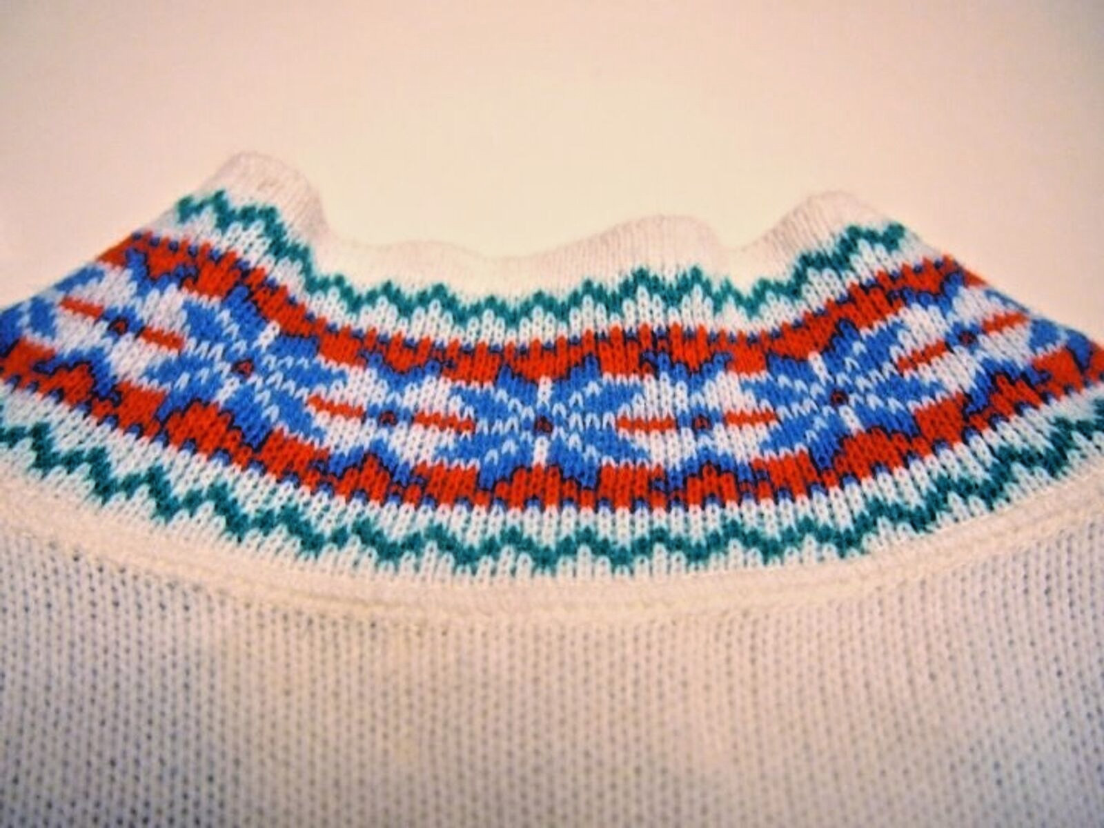 Vintage V-neck White Knit Sweater Vest Pullover Nordic Alpine Large