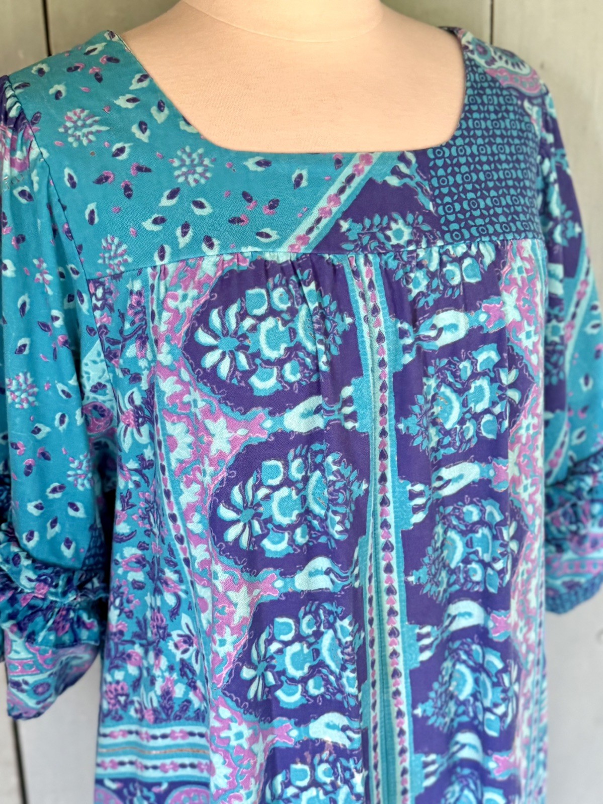 VTG Gerry CA Barkcloth Muumuu Patio Lounge Dress Rainbow Batik Psychedelic Mod M