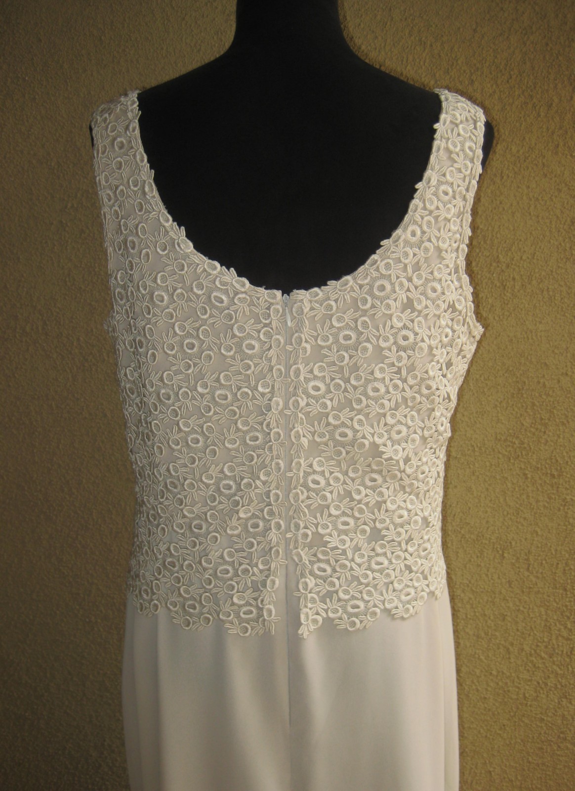 Vintage Daymor Couture C.Mercedes Ferreira beige embroider overlay long gown 12