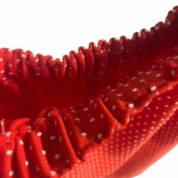 True vintage Red polka dot skirt with elastic waistband 15″ w X 24″ L (L4)