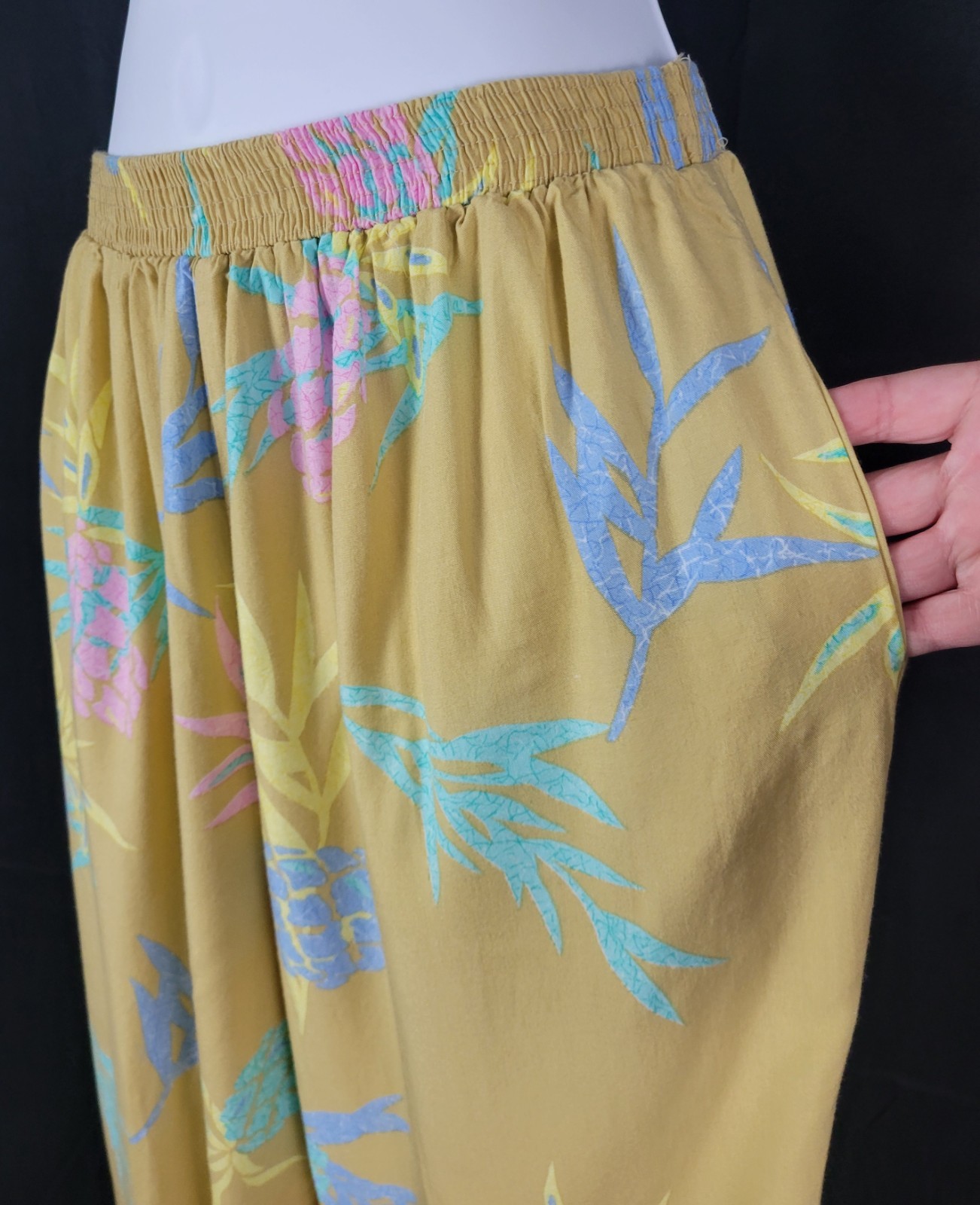 Vintage Maui Connection Tan Hawaiian Pants w Pastel Leaves Size Large