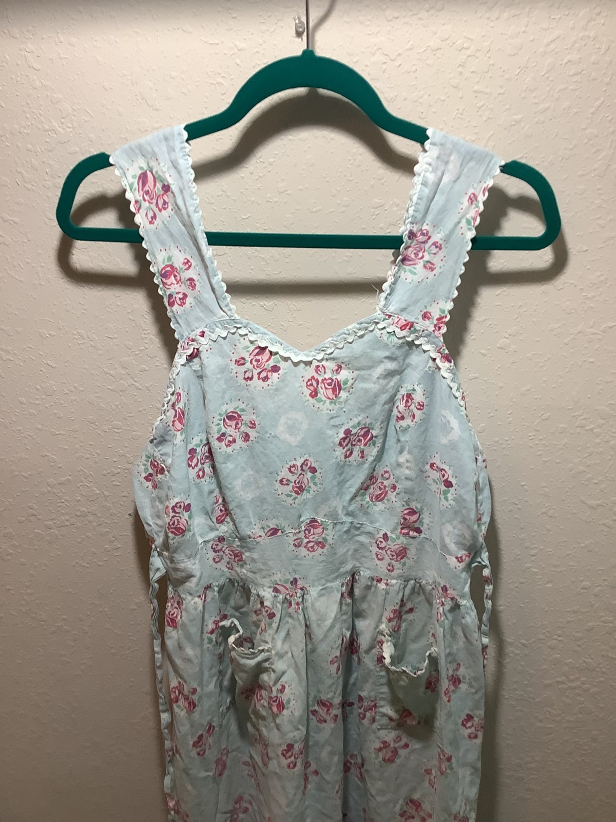 Vintage Blue Apron Dress with Roses Handmade Pockets Buttons Sweetheart – Large