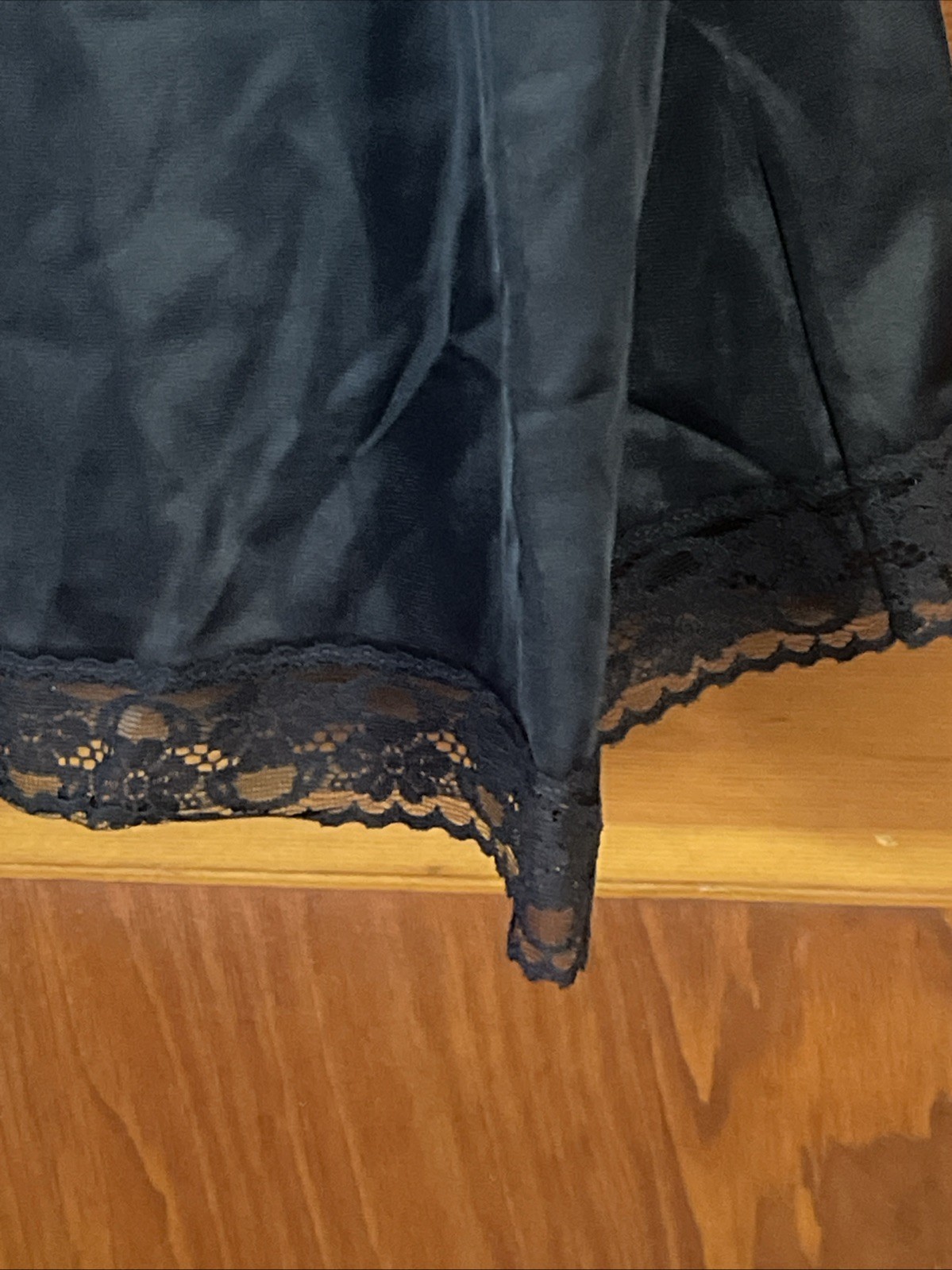 New Vintage Vanity Fair Rosette Lace Full Slip – 10-103 Black