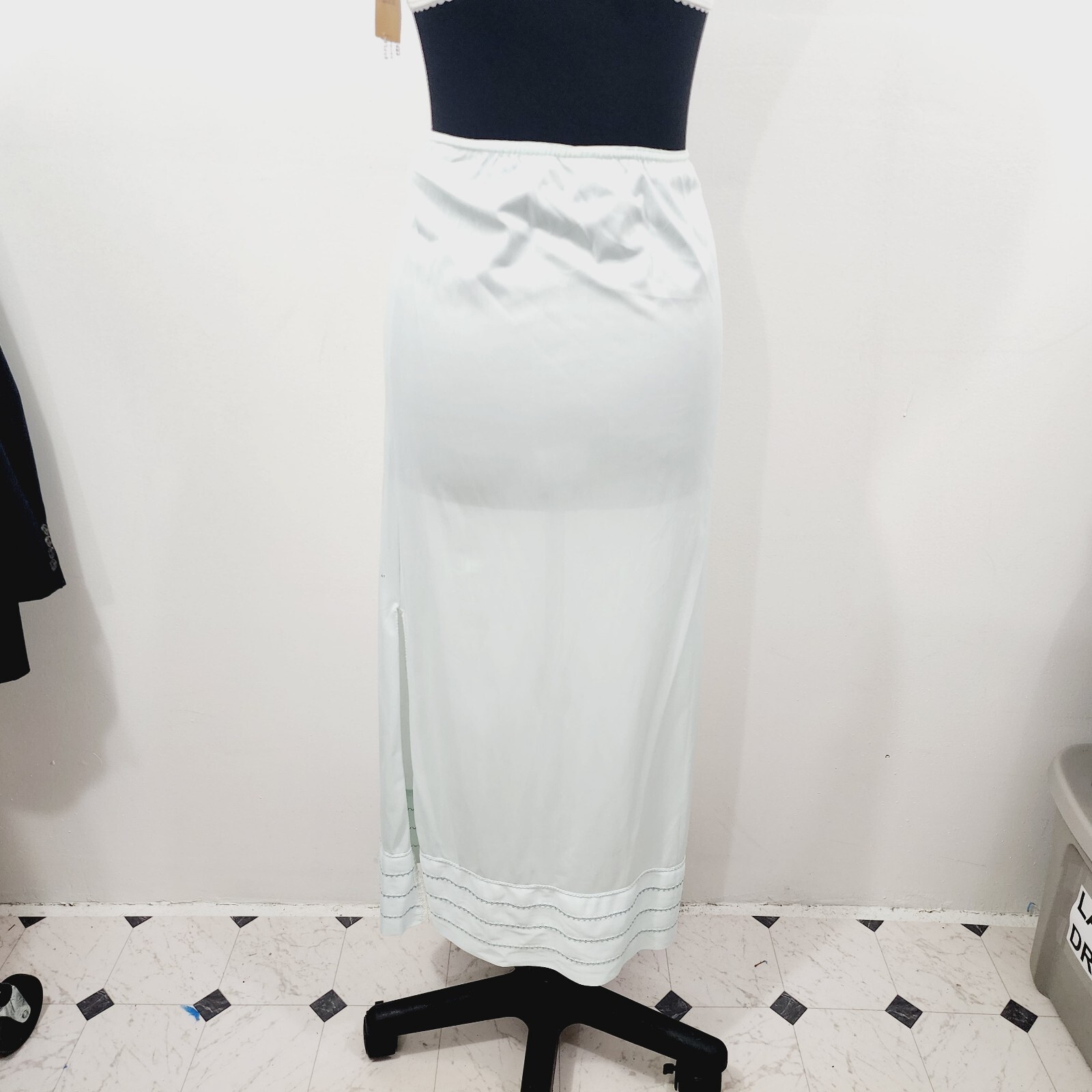 Vintage Camelot 1970s Anti-cling Mint Green Antron Nylon Maxi Slip Women’s Sz L