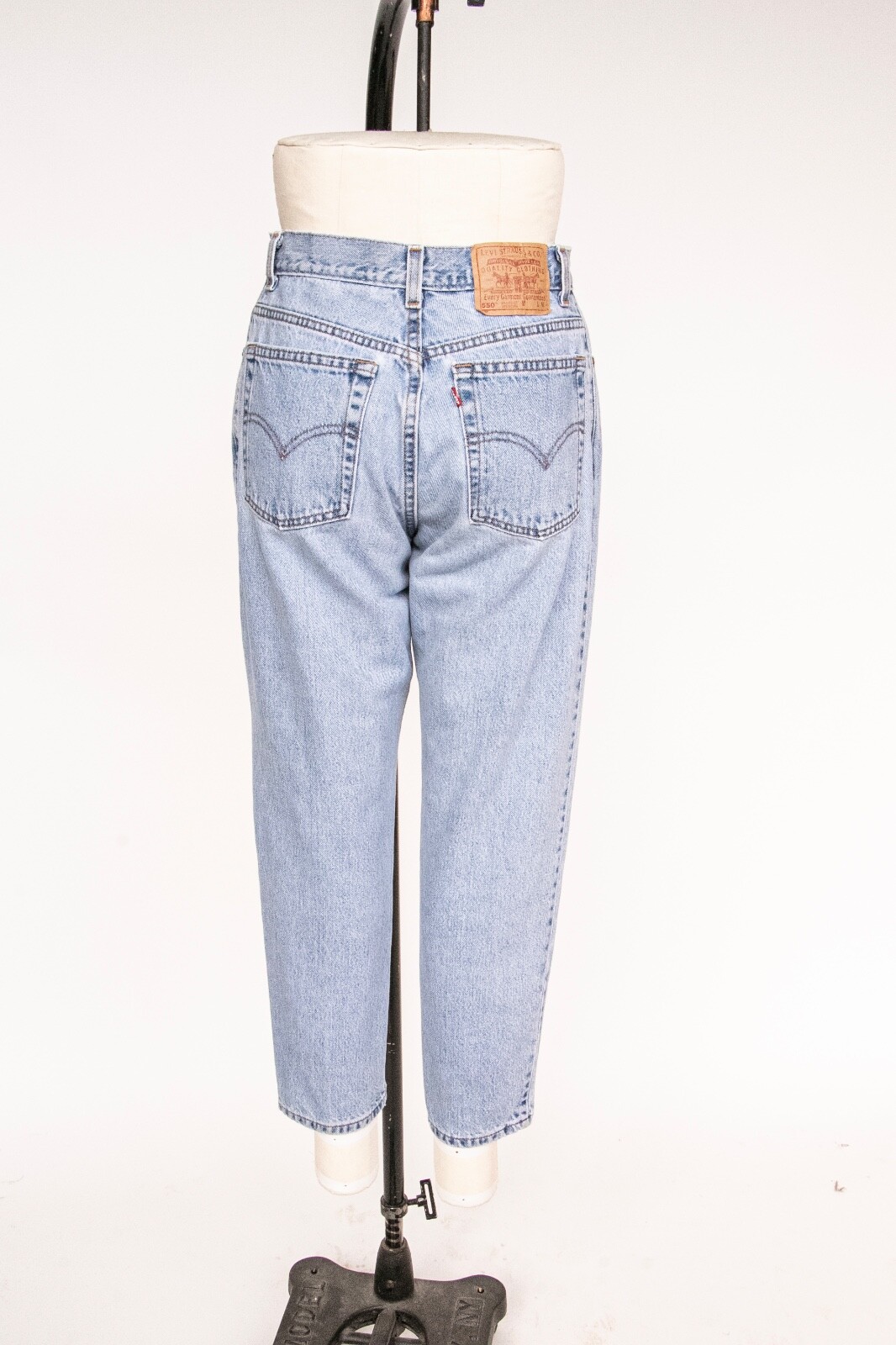 Levi’s 550 Jeans Cotton Denim 1990s 29″ x 27″