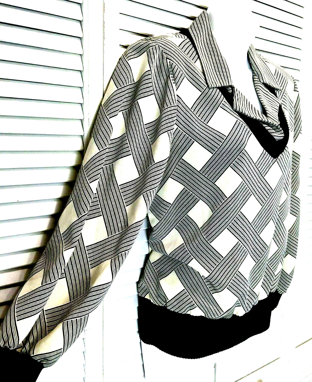 Vintage 70s Pullover Blouse Banded Hem Leslie Fay 10P Black White Blouson Mod
