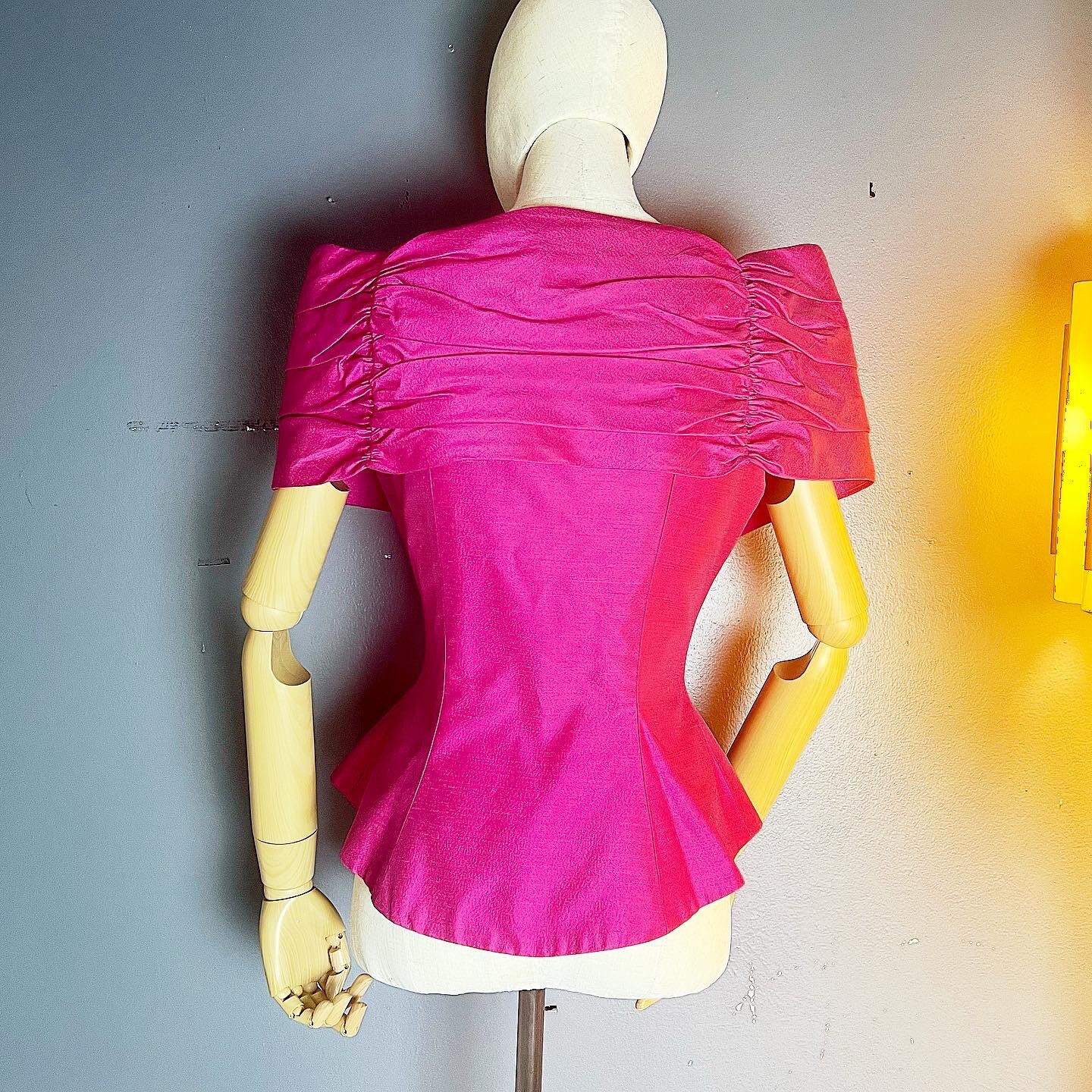 FUCHSIA PINK 90’s Y2K Vintage Peplum Pearl Rayon Portrait Collar Jacket Top XS S