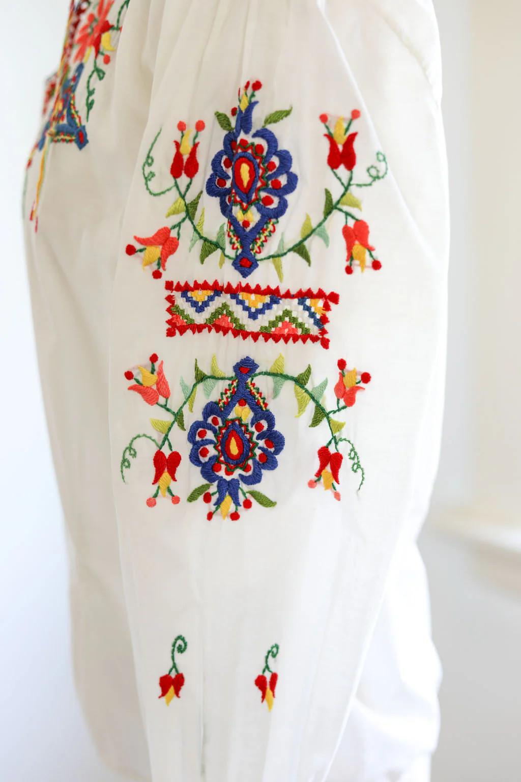 Vintage 1940s – 1950s Hungarian Folk Embroidered Folkloric Blouse XS S M