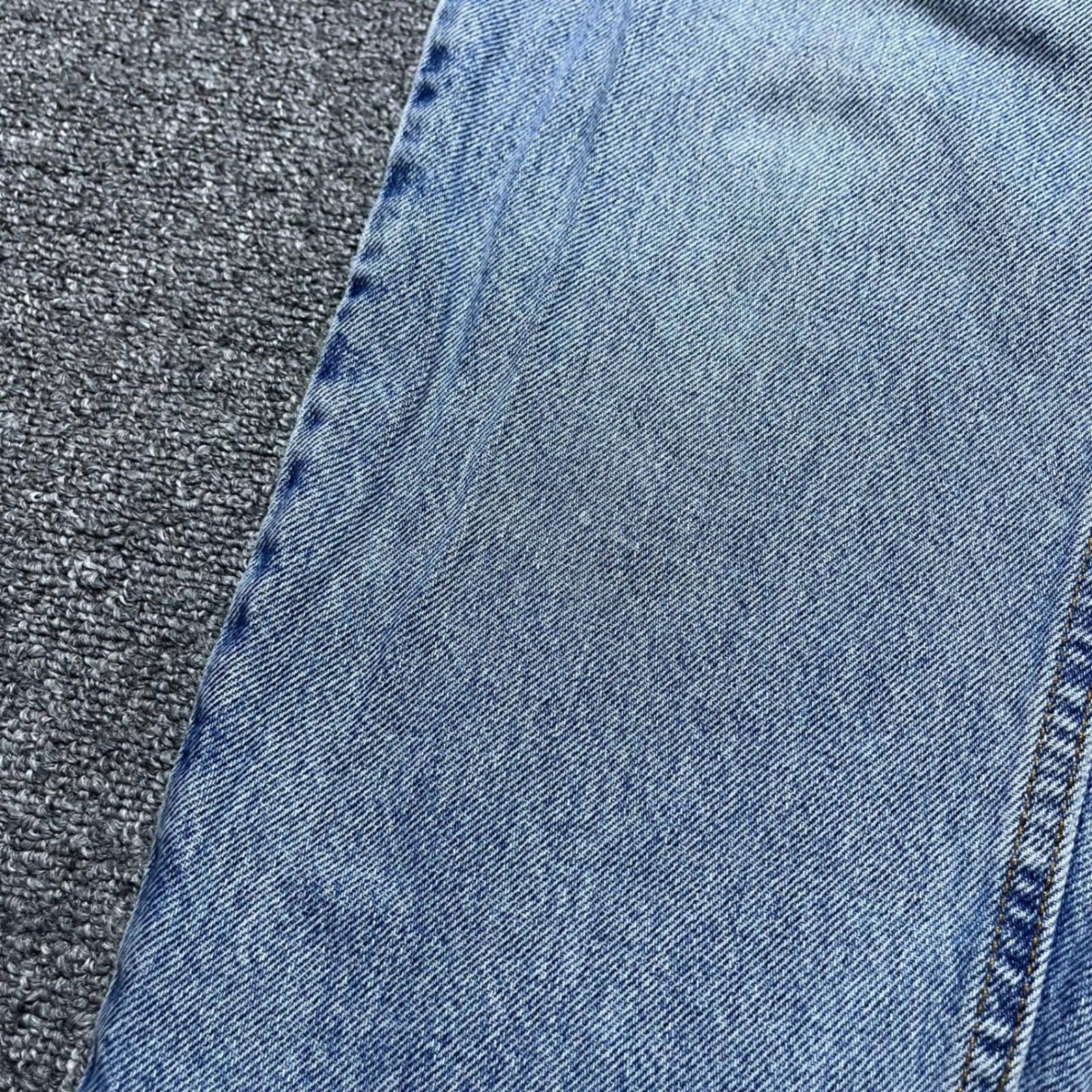 Vintage Levi’s 551 Relaxed Fit Tapered Leg Jeans 10 MED Light Wash Denim 90s USA