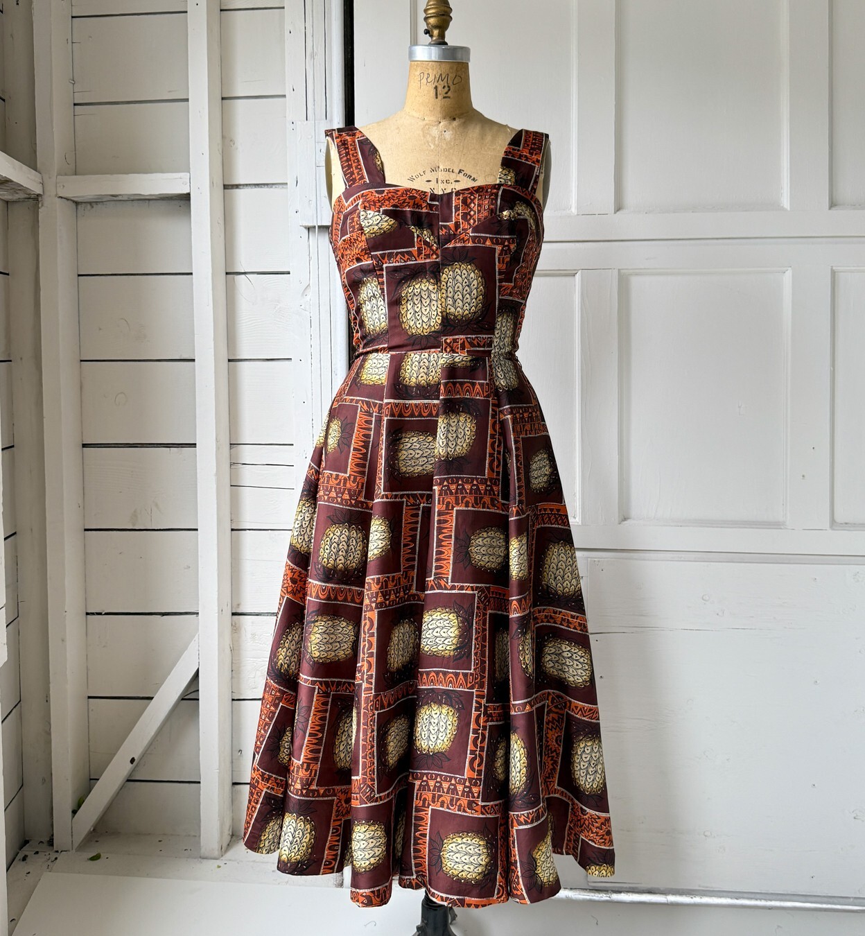 Vintage 1950s Royal Hawaiian Of Honolulu Brown Silk Pineapple Tiki Dress Medium