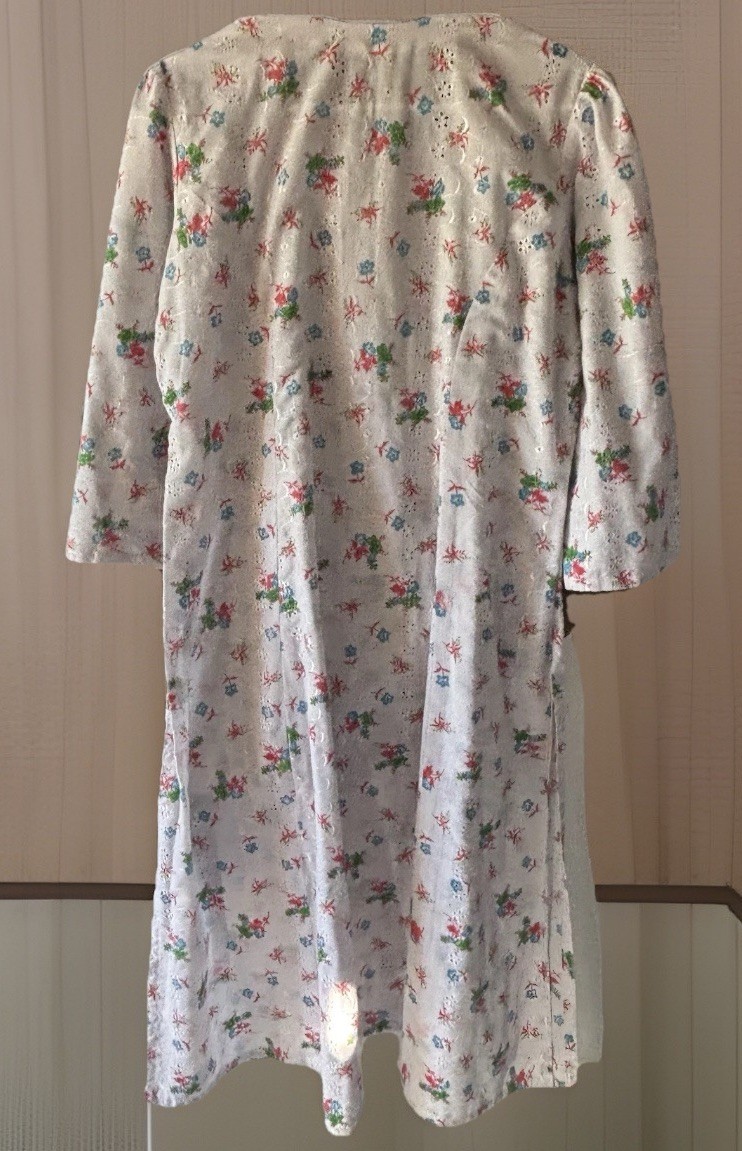 VINTAGE 1970 Eyelet FLORAL DRESS PRARIE COTTAGE CORE FAIRY PEASANT Large