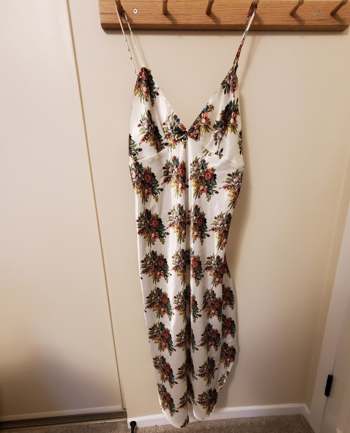 Linda Exclusive for EATON Vintage Satin Nightgown Lingerie Floral Roses AS IS