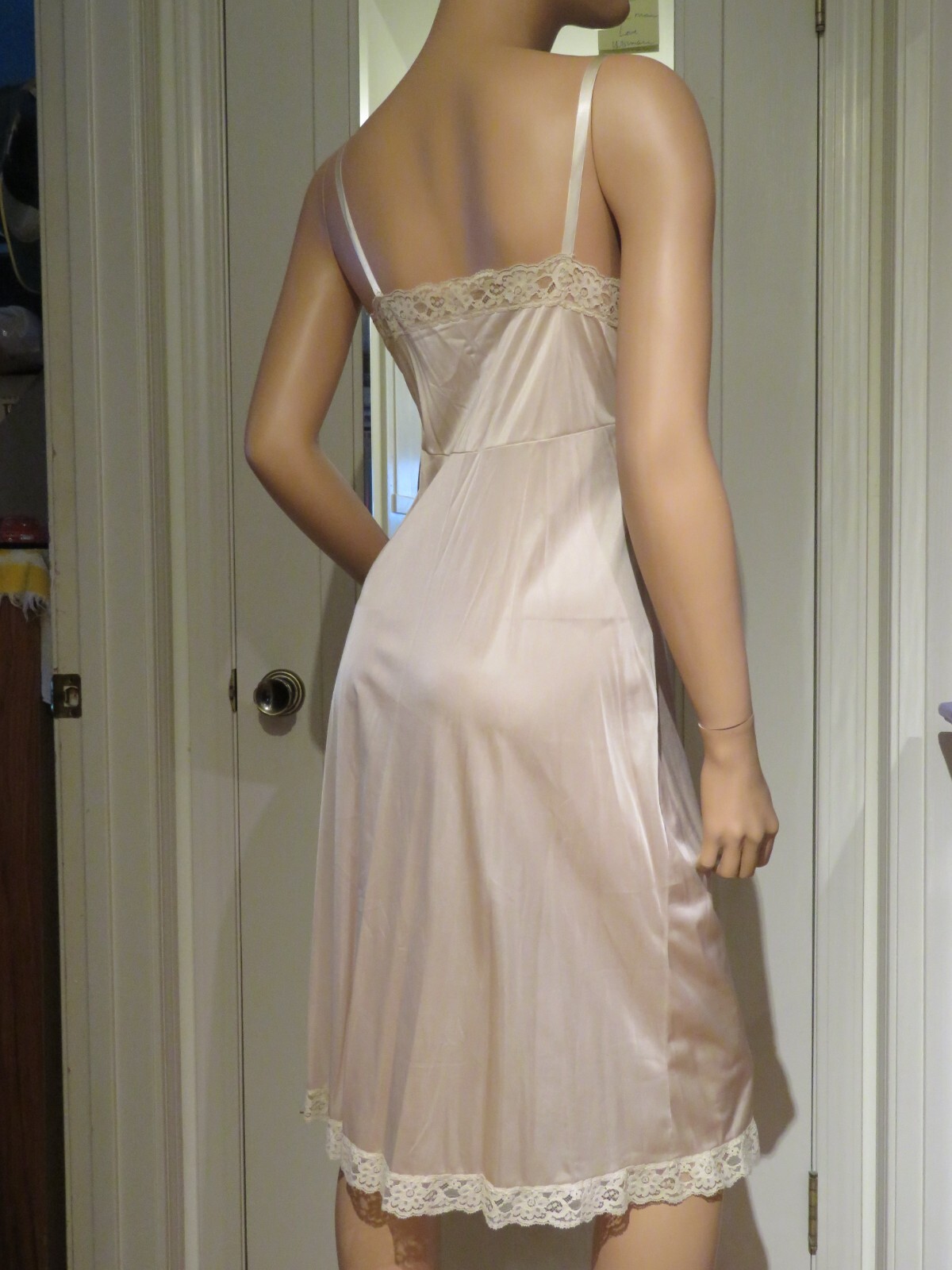 ll i Full-Slip Vassarette 37″ Long Super Soft Nylon Beige Size 34 EUC