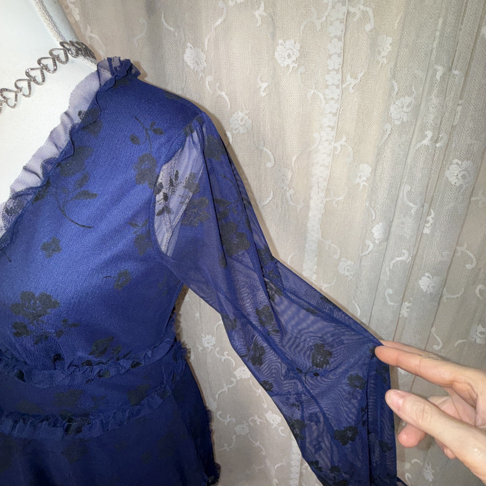 Vintage B.Darlin Woman’s Blue & Black Floral Semi Sheer Lined Dress Size 5/6