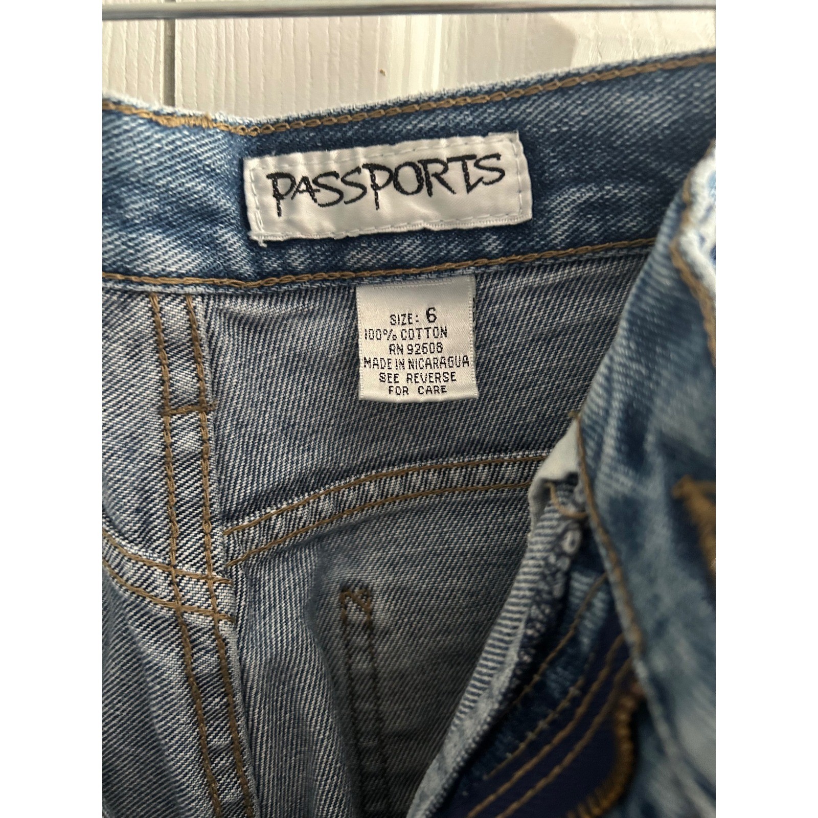 Passports Vintage High Waisted Tapered Leg Jeans Medium Wash Blue Denim Size 6