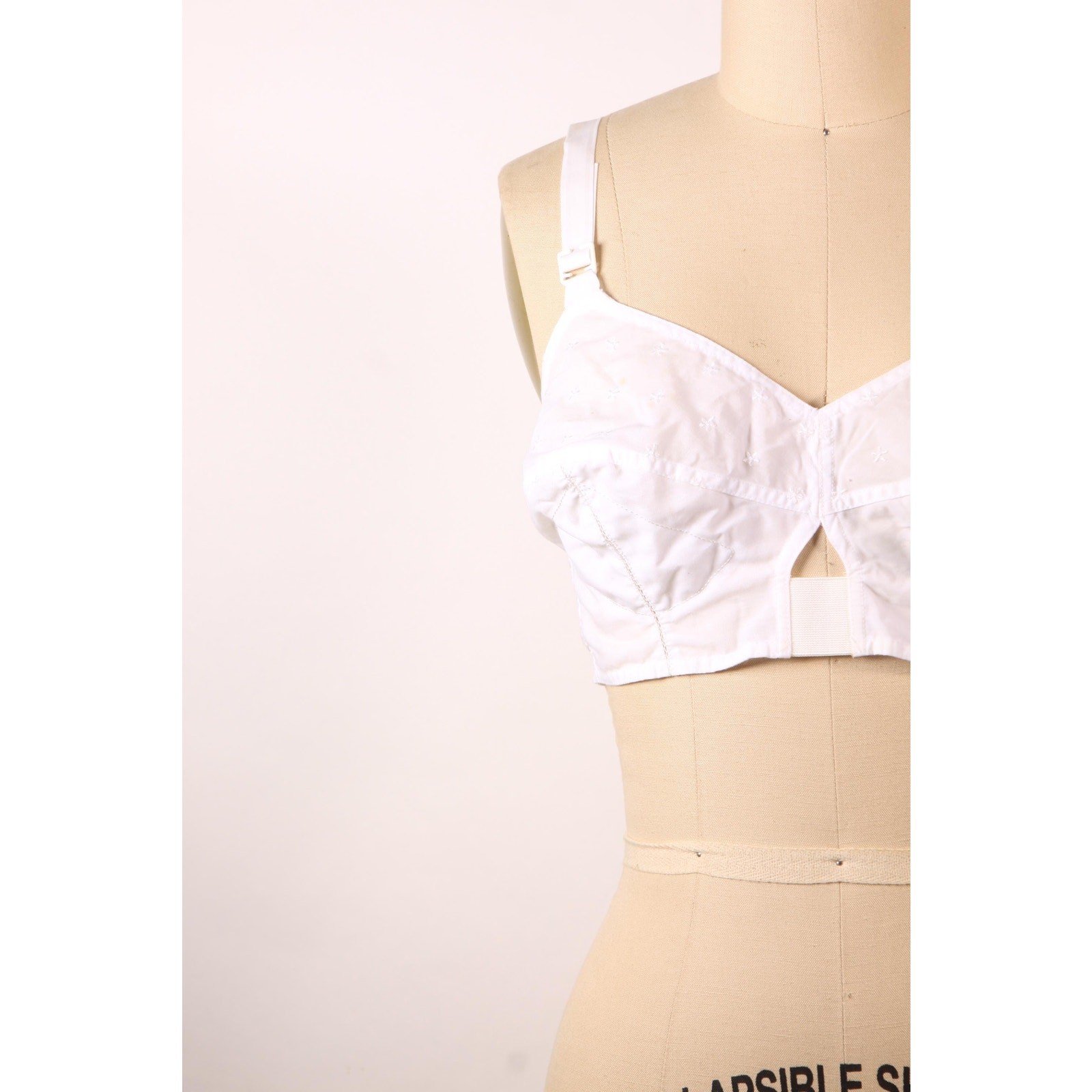 1970s Does 1950s White Floral Embroidery Pin Up Style Bra by Gelmart-38B