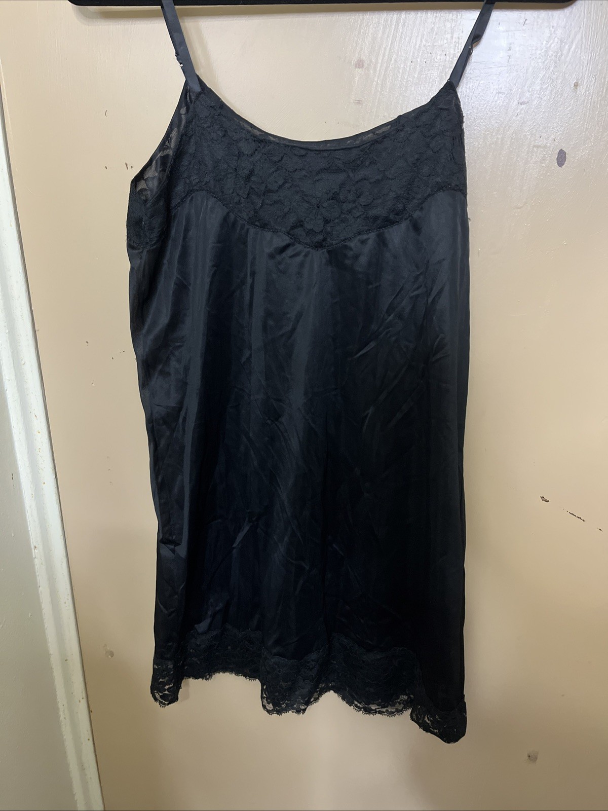 VINTAGE VANITY FAIR, WOMEN’S BLACK KNEE LENGTH CAMI SLIP WITH LACE