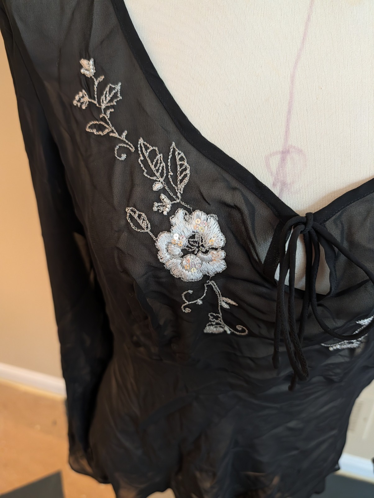 New York&Company.Viintage 1990s.Shear Black Blouse w/Some Embroidery &Beading