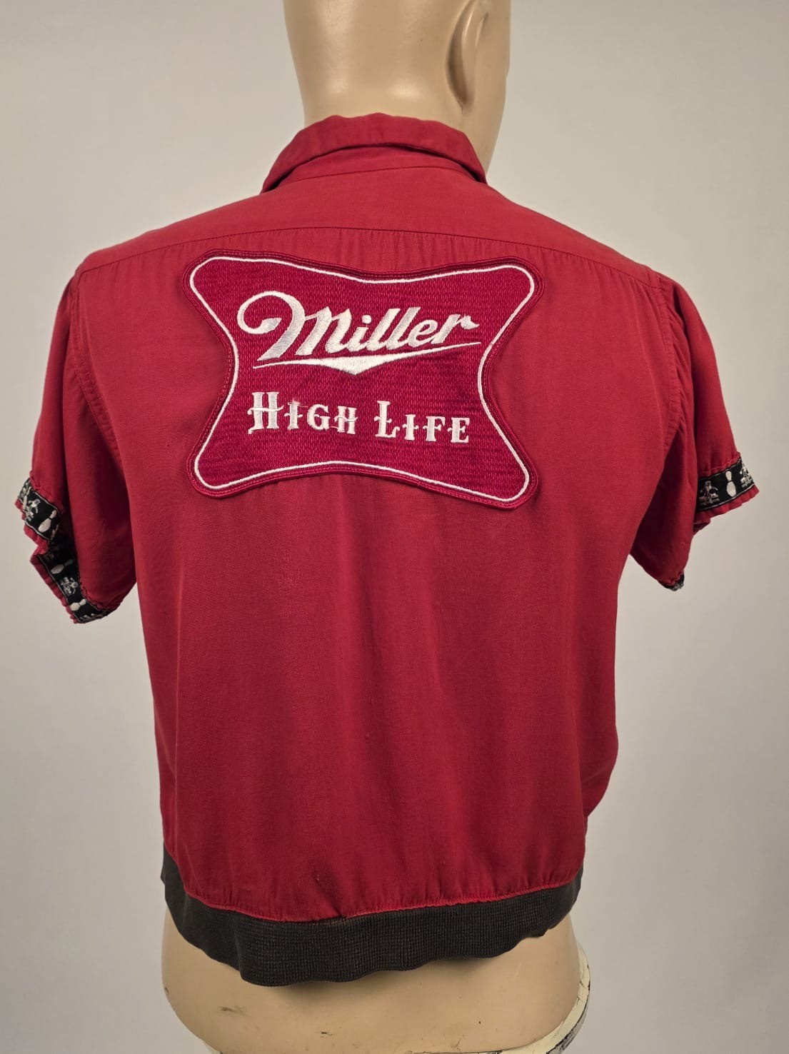 VINTAGE 1950’S RED GABARDINE BOWLING SHIRT BY NAT NAST W MILLER BEER PATCHES