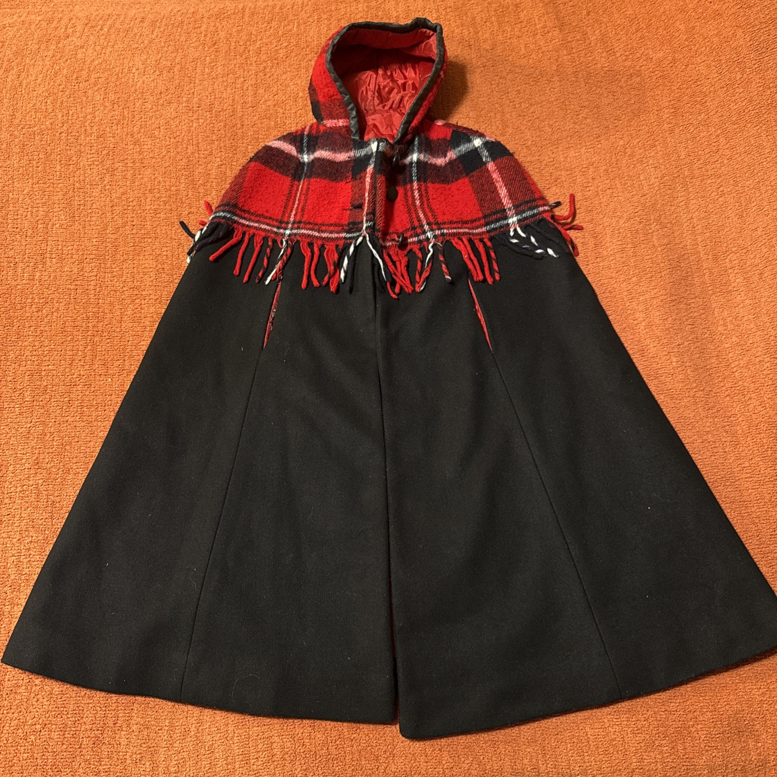 VTG Women’s Johnston Suzanne Godart Wool Cape Poncho