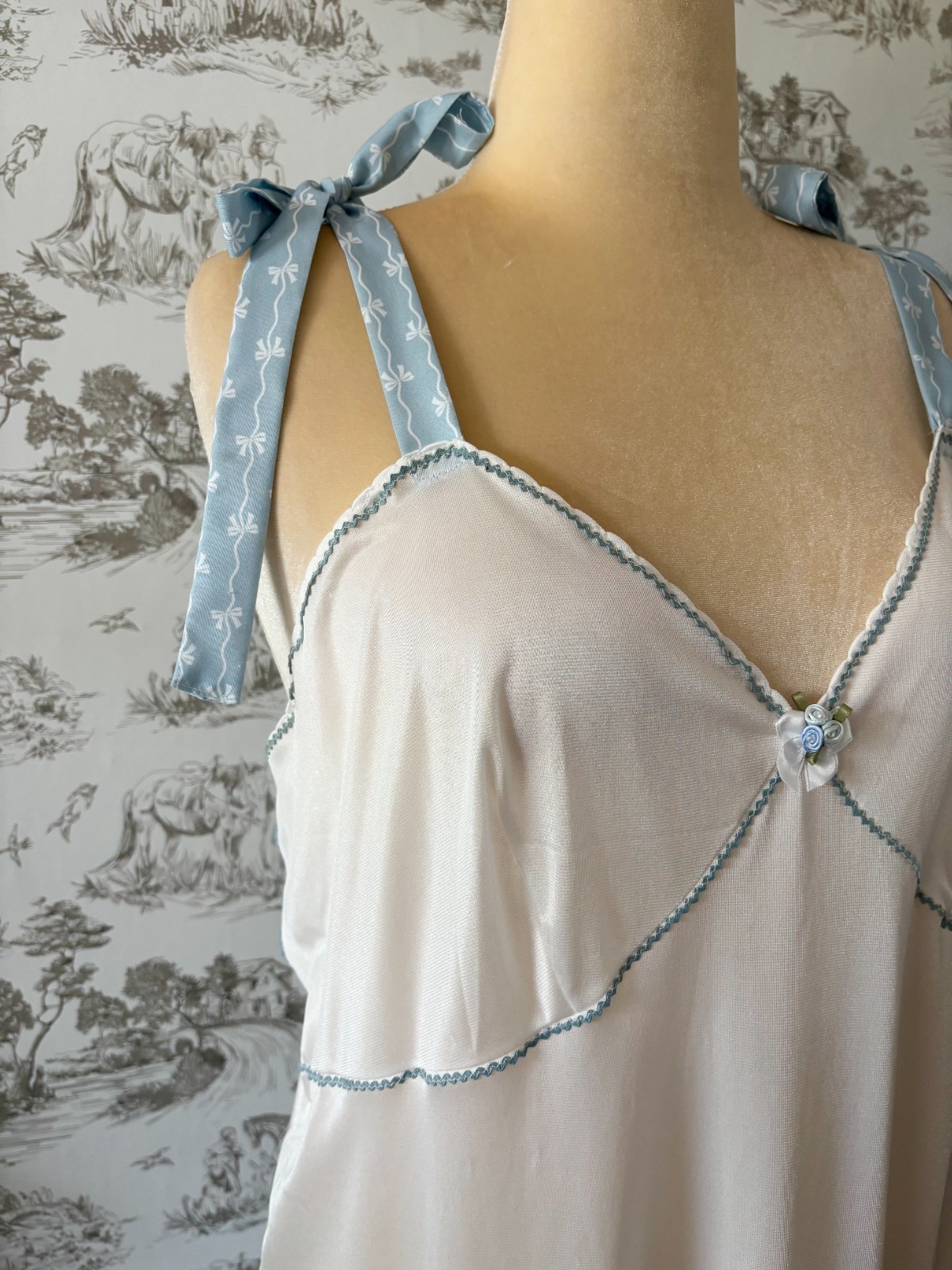 Vintage 70s San Souci Lingerie White Slip Nightgown with Scalloped Neckline