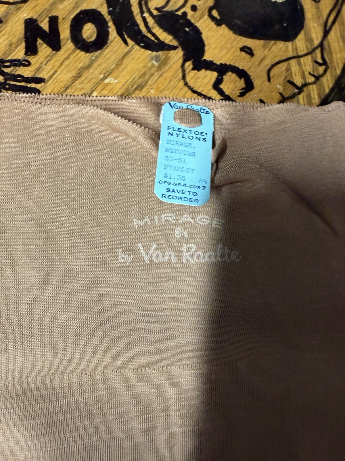 VINTAGE MIRAGE VAN RAALTE STOCKINGS / NYLONS , STARLET 30-51 Size 8 1/2