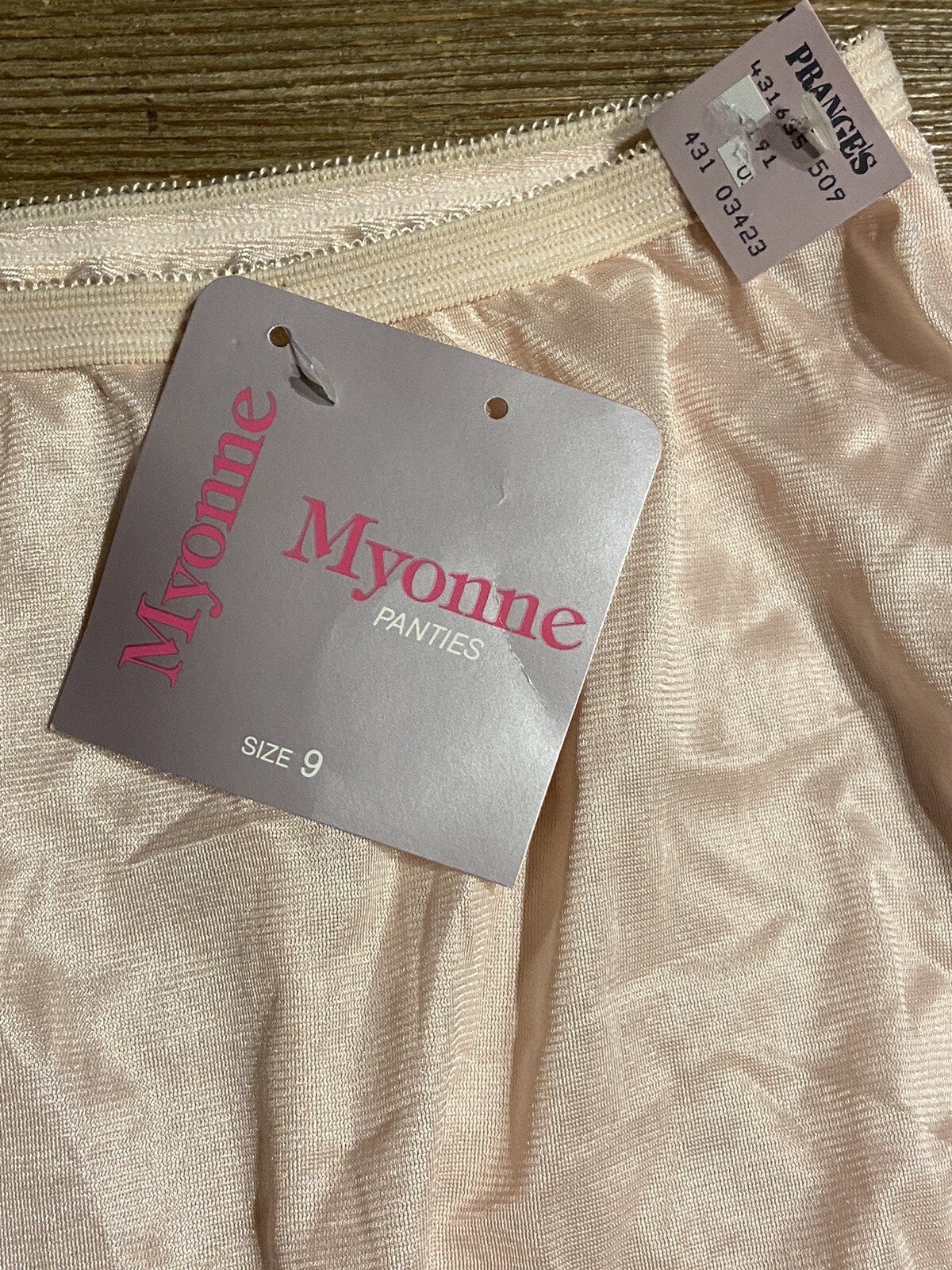 MYONNE VTG PANTIES – NWT NYLON SIZE 9 (44-45 HIPS) Granny Panties Style Peach