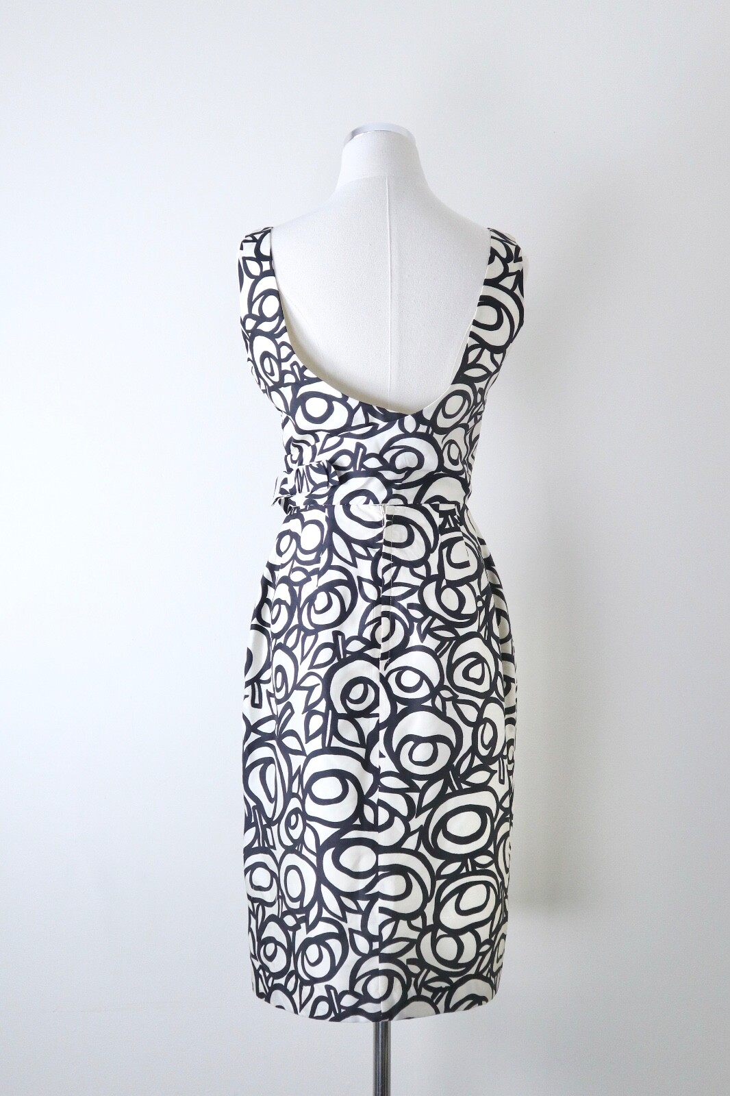 Vintage 1950s Size XXS Silk Low Back Sheath Dress Abstract Floral Novelty Print