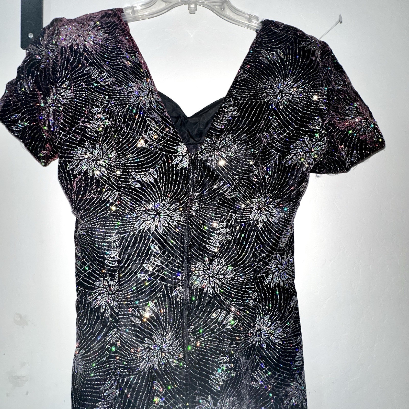 Mayvens Vintage 80’s Ladies 10 Maroon Velvet Silver Sparkly Scallop V Neck Dress