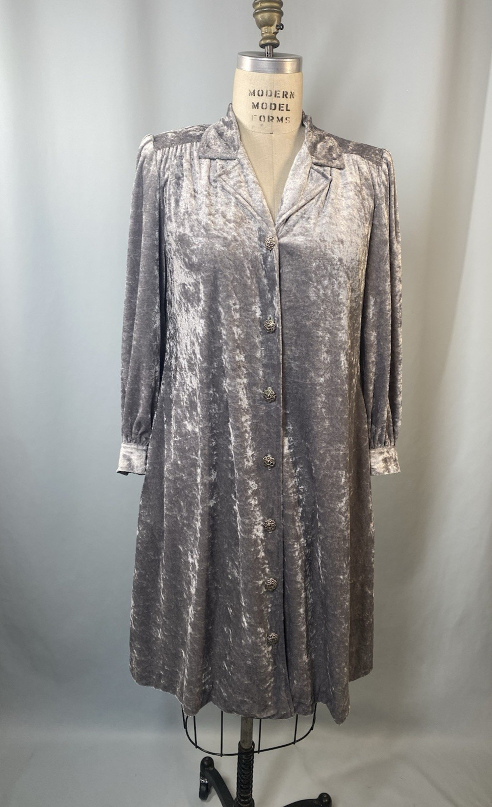 Vintage Dress SIZE LARGE 10 PETITE silver gray velvet long sleeve 80s 90s