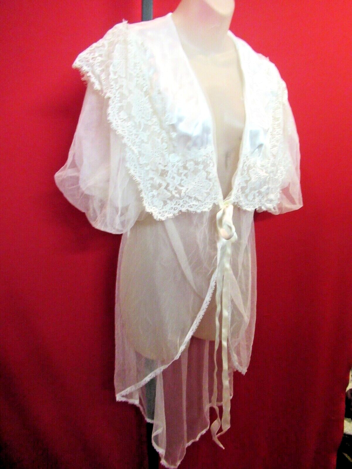 JESSICA LYNN Collection Vintage Bridal Peignoir Lace satin net robe Medium