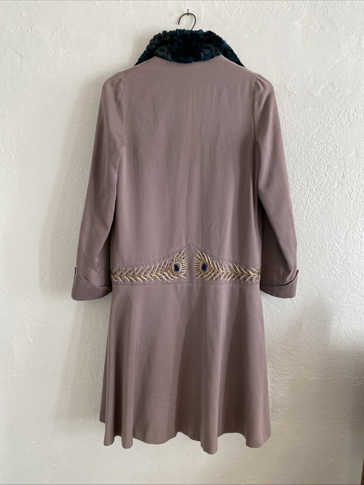Vintage 20s Silver Plumb Peacock Lamé Embroidered Fur Collar Silk Lined Coat M