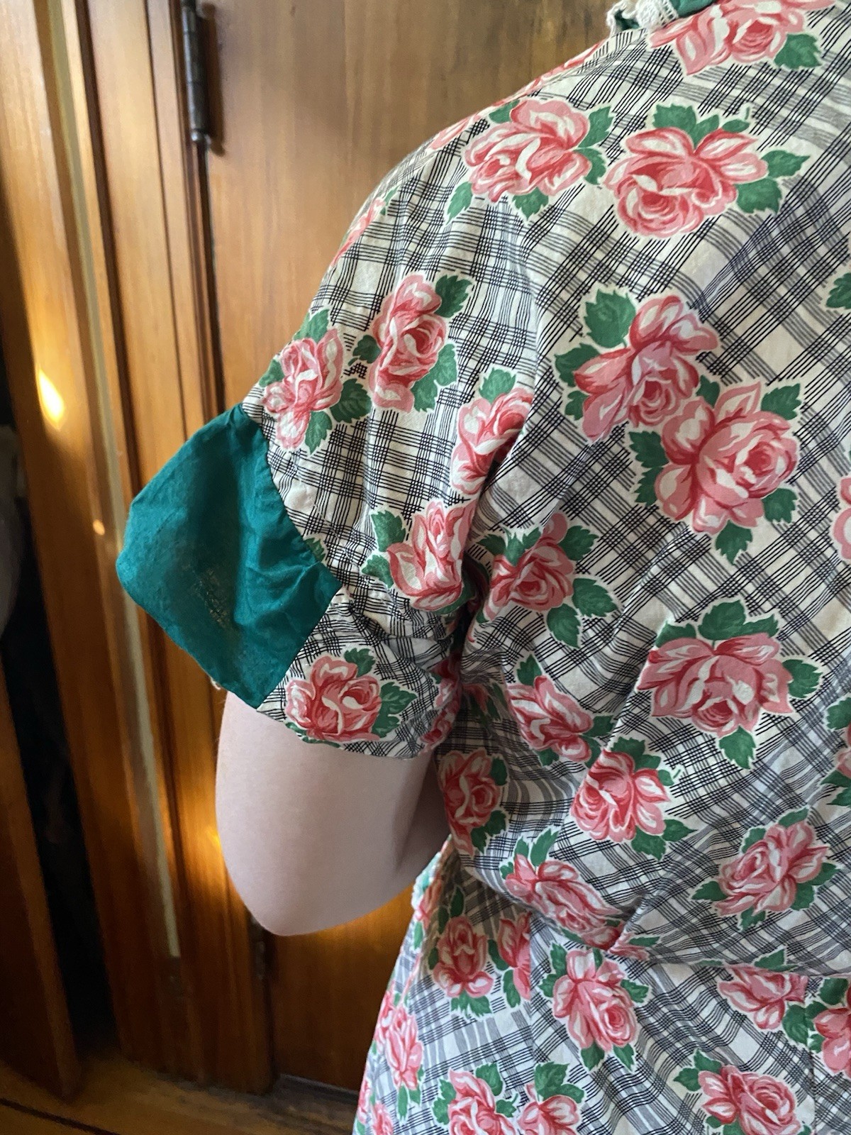 Vintage Roses 1930s-40s House Dress Fruit of the Loom Cotton Medium