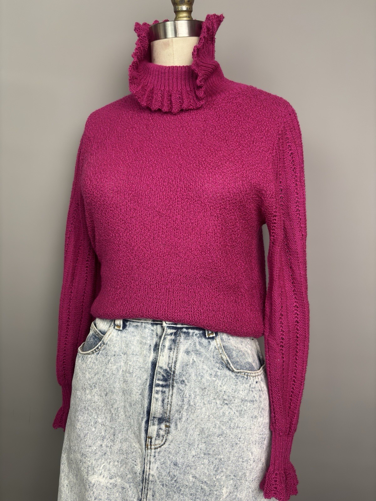 Vintage Magenta Pink Ruffle Collar Textured 70s 80s Sweater Top