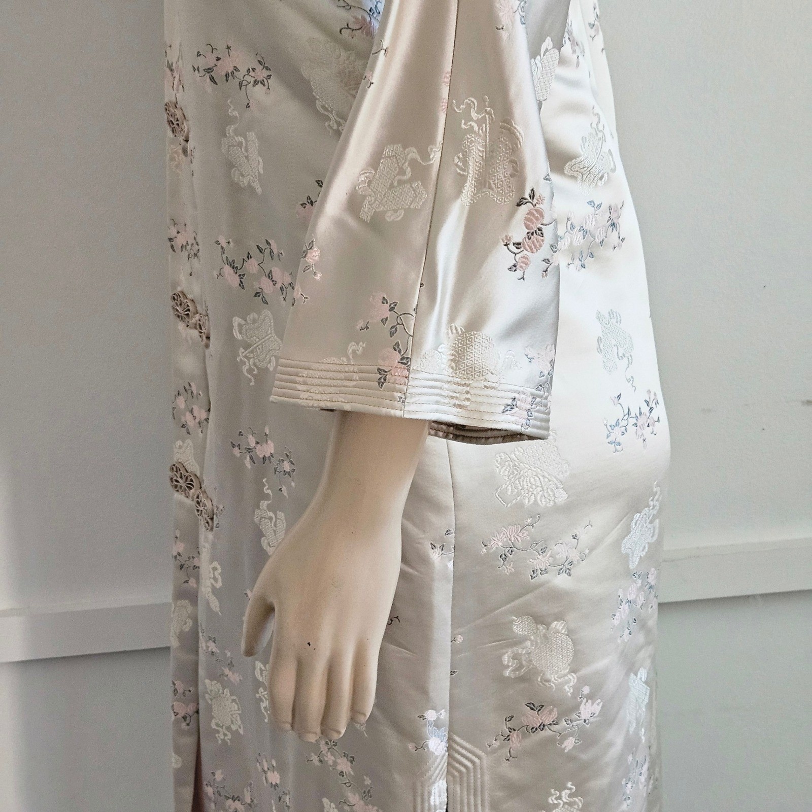 VTG British Crown Colony Champagne Satin Floral Crane Cheongsam Duster Robe Coat