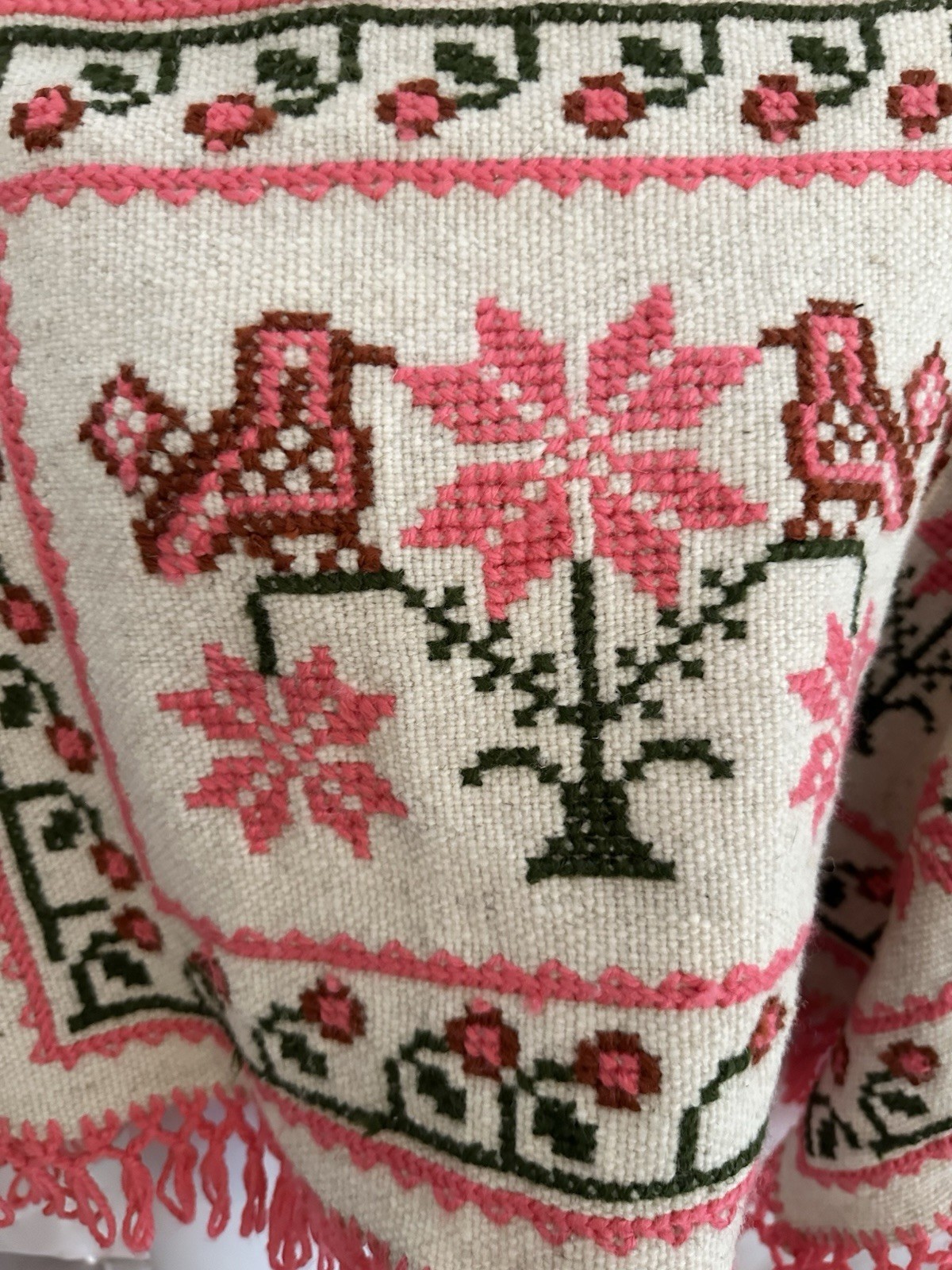 Vintage 70’s Wool Fair Isle Poncho Med Cape Boho Hippie Beige Pink BIRDS FRINGED